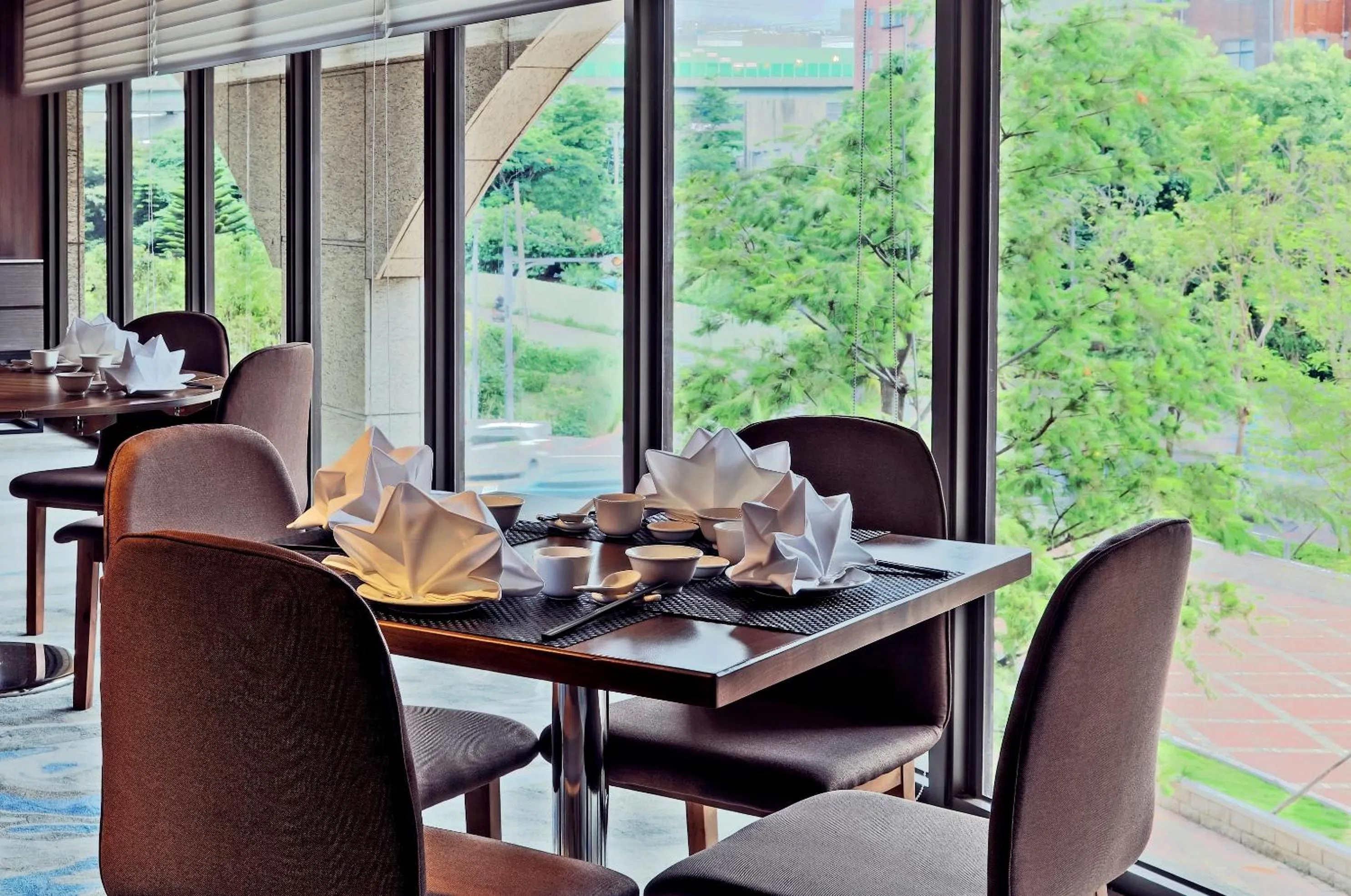 Restaurant/places to eat in The HO Hotel