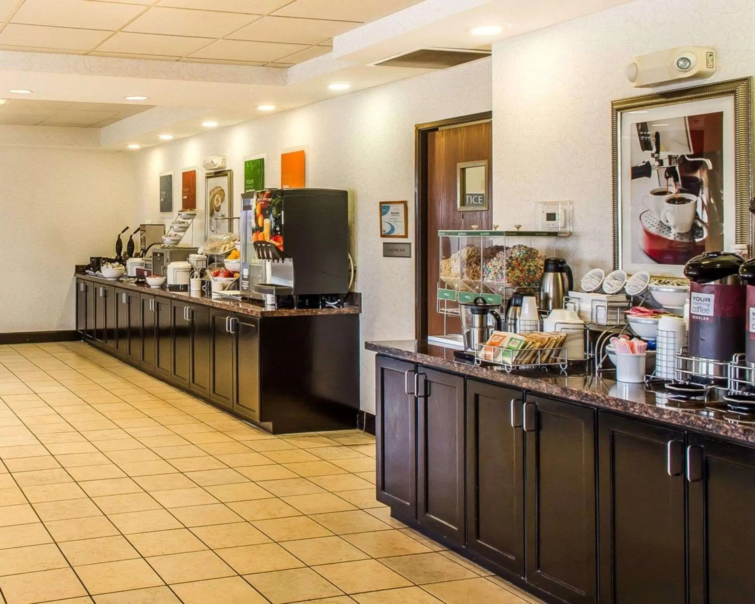 Restaurant/Places to Eat in Comfort Suites Bloomsburg