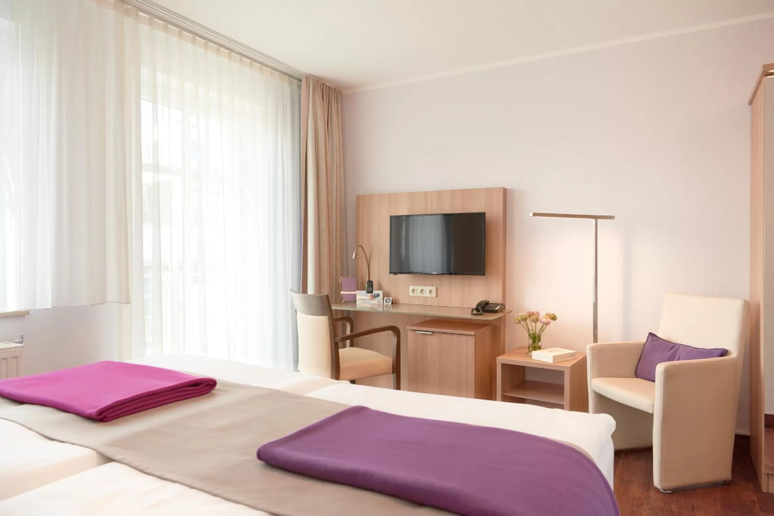 Bedroom, Bed in Seeschloss Sellin