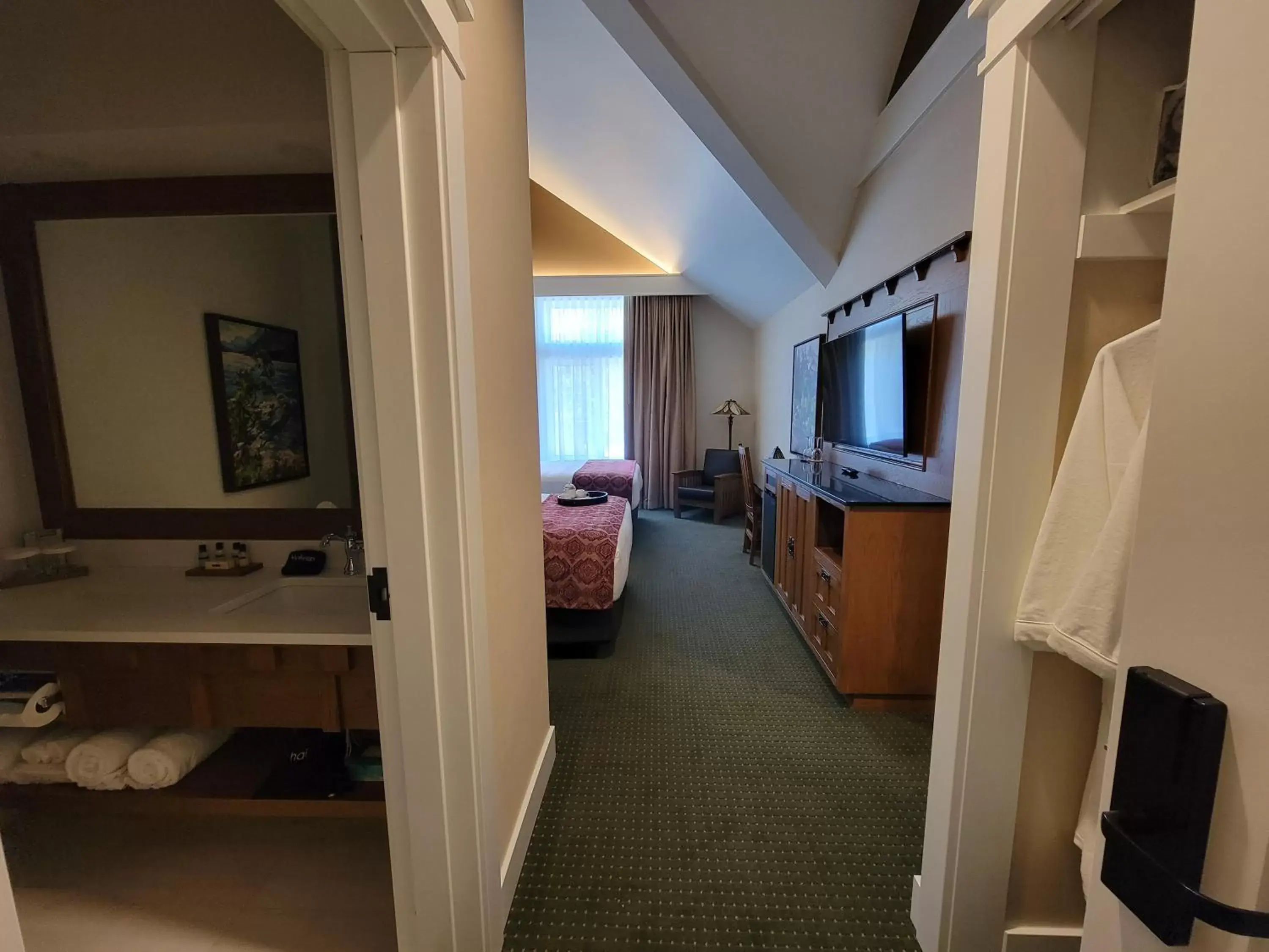 Photo of the whole room, Kitchen/Kitchenette in Kilmorey Lodge