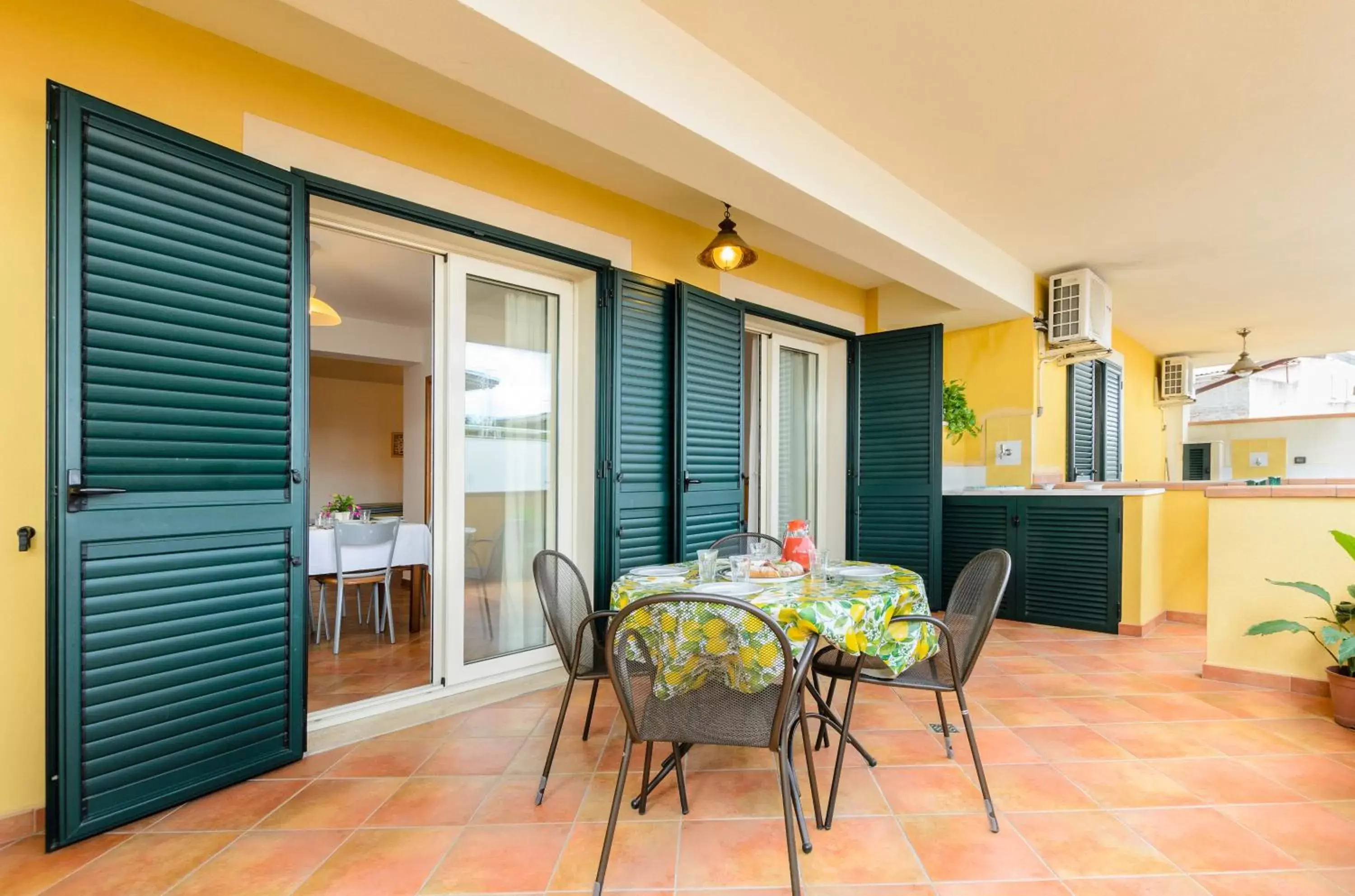 Balcony/Terrace, Dining Area in Le Tartarughe Aparthotel