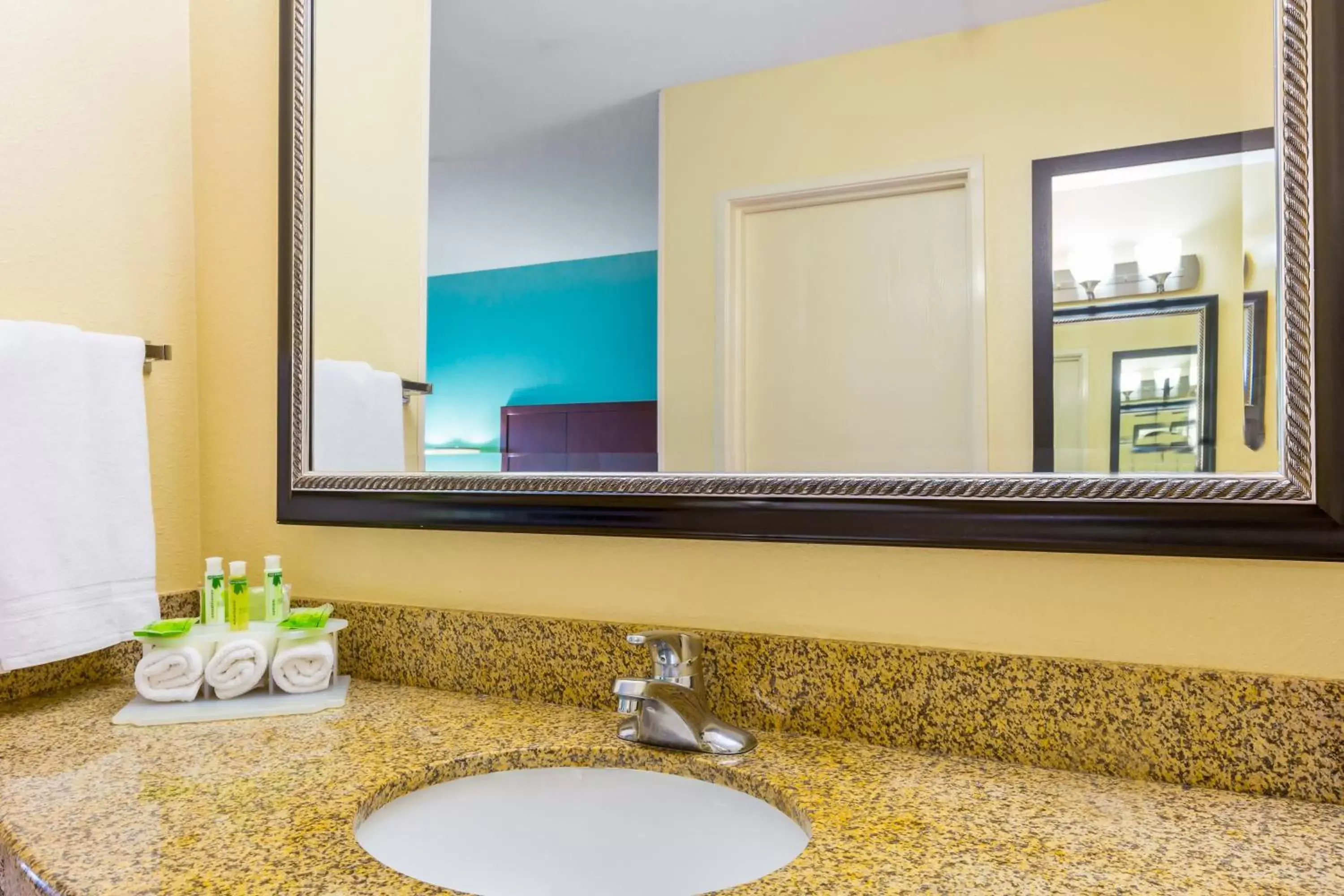 Photo of the whole room, Bathroom in Holiday Inn Express San Diego SeaWorld, an IHG Hotel