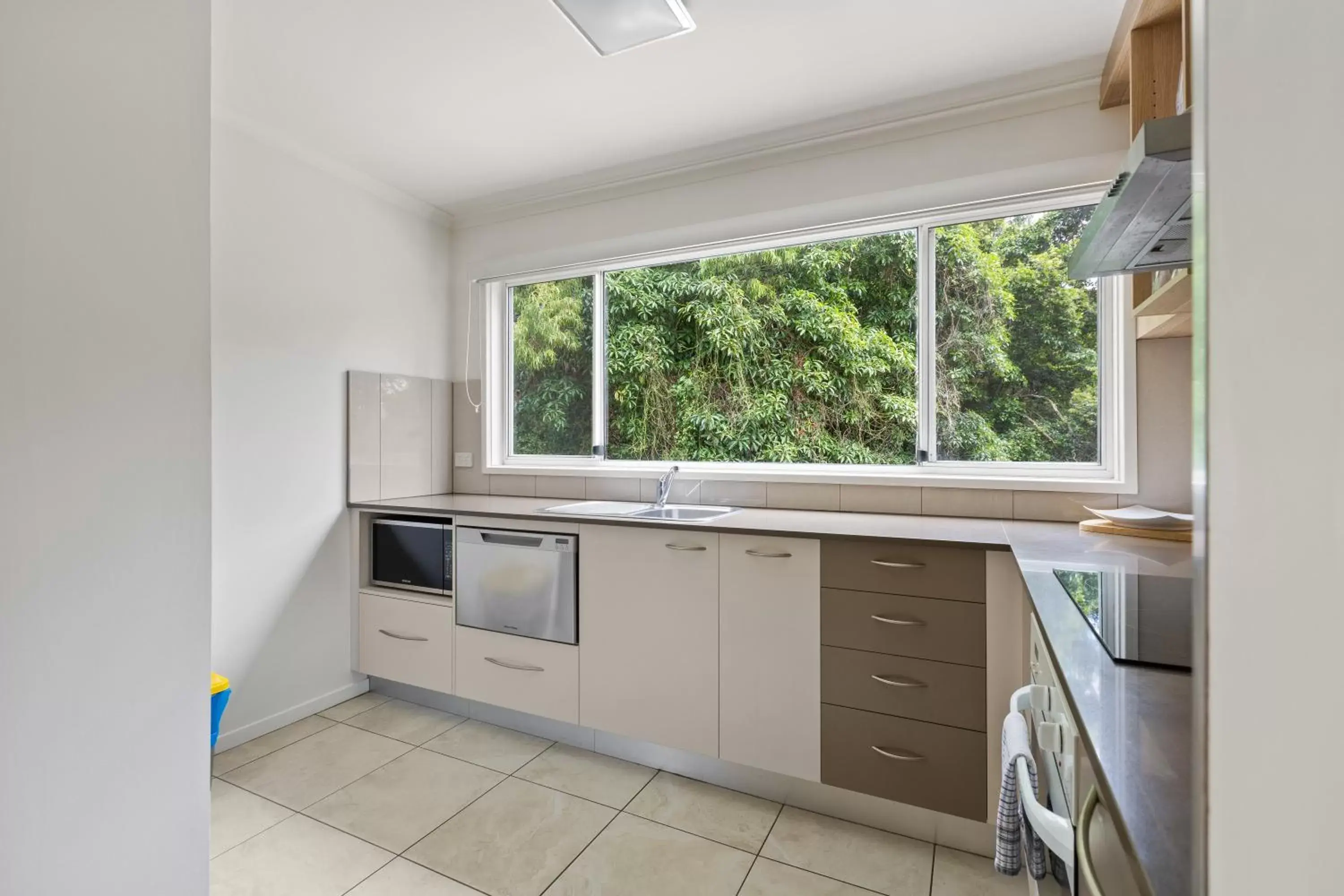 Kitchen/Kitchenette in Tathra Beach House Holiday Apartments