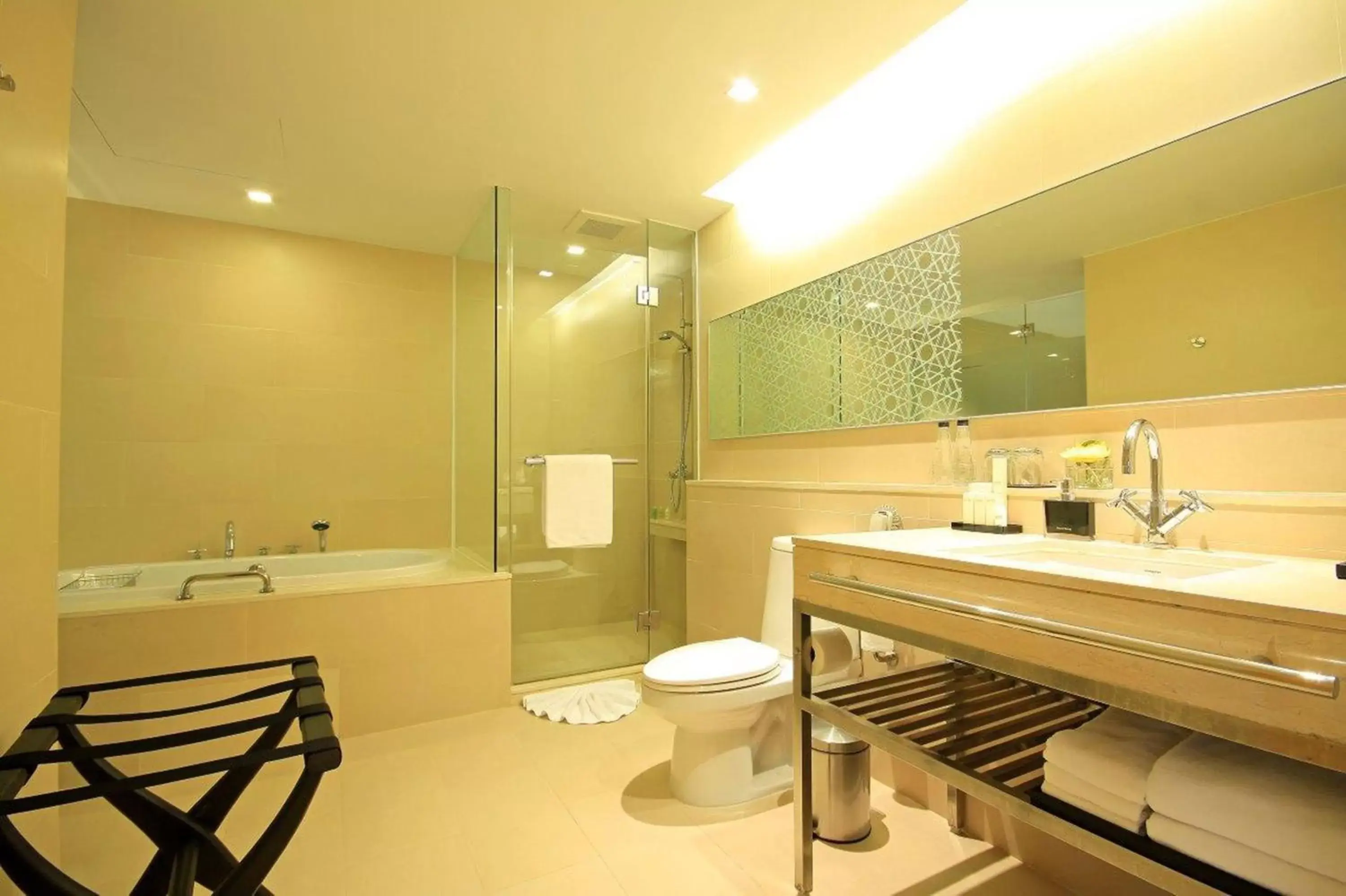 Skyline One-Bedroom Suite with Private Balcony in JC KEVIN SATHORN BANGKOK HOTEL (SHA Plus)