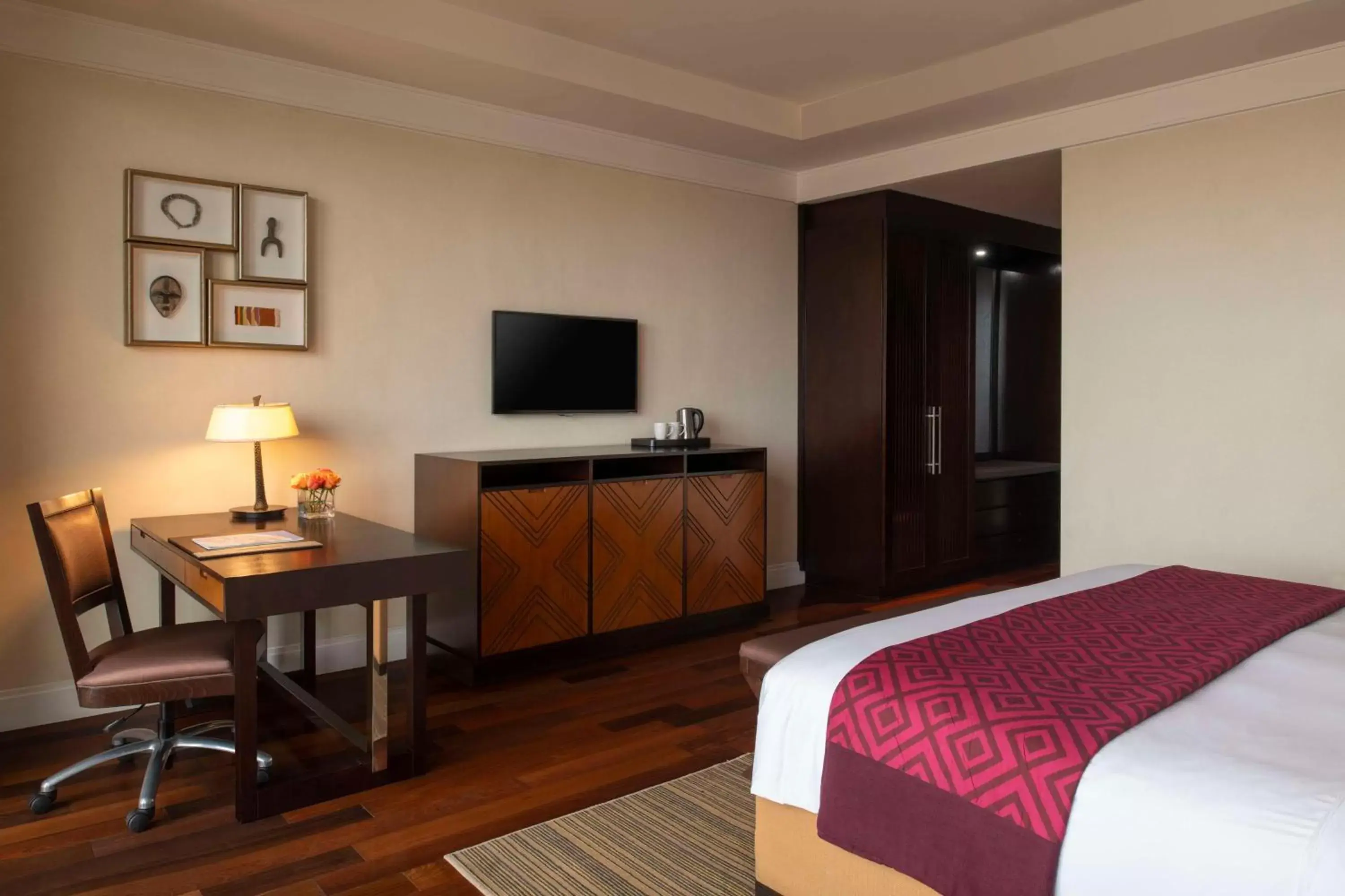 Bedroom, TV/Entertainment Center in Kempinski Hotel Gold Coast City