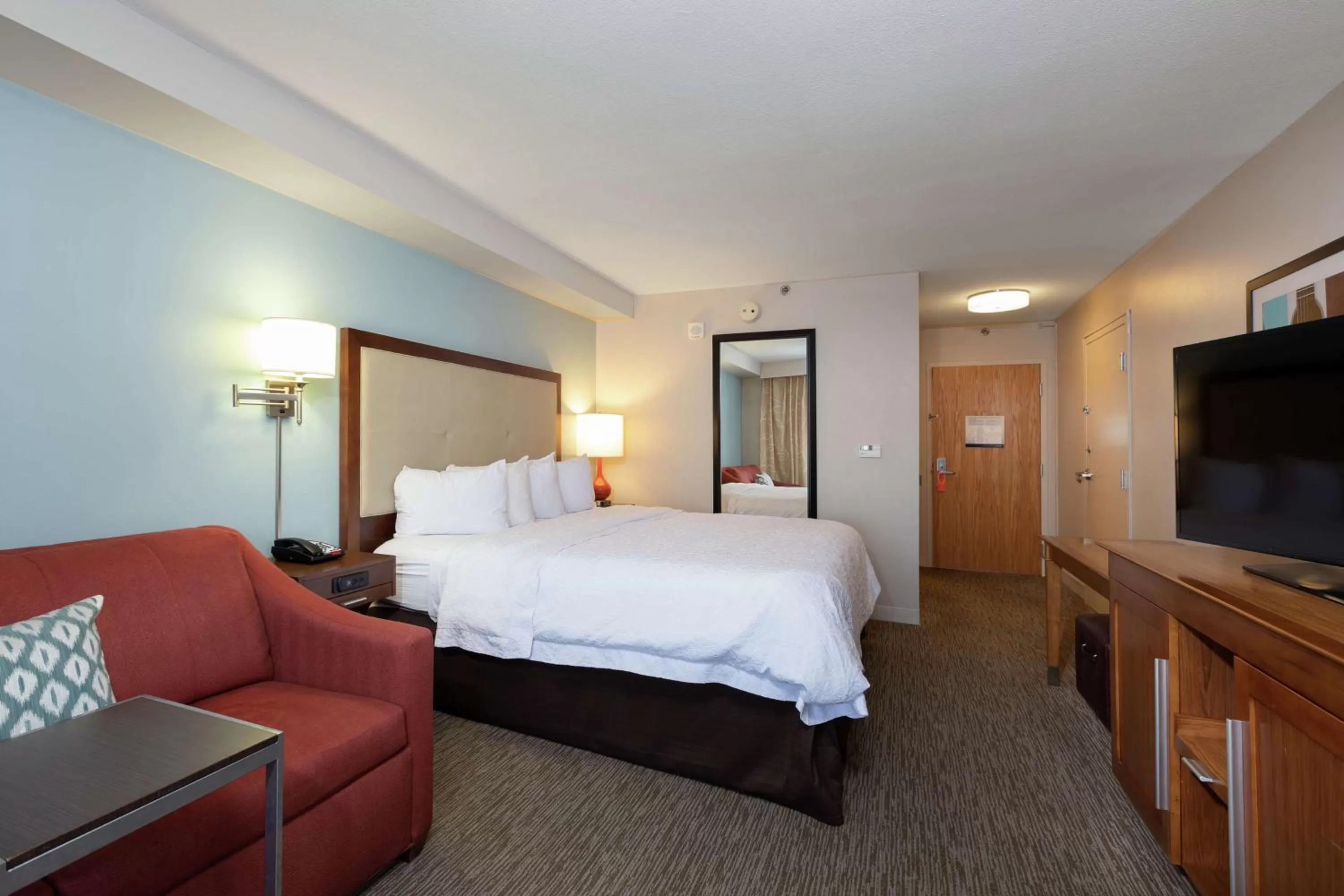 Bedroom, Bed in Hampton Inn & Suites-Austin Airport