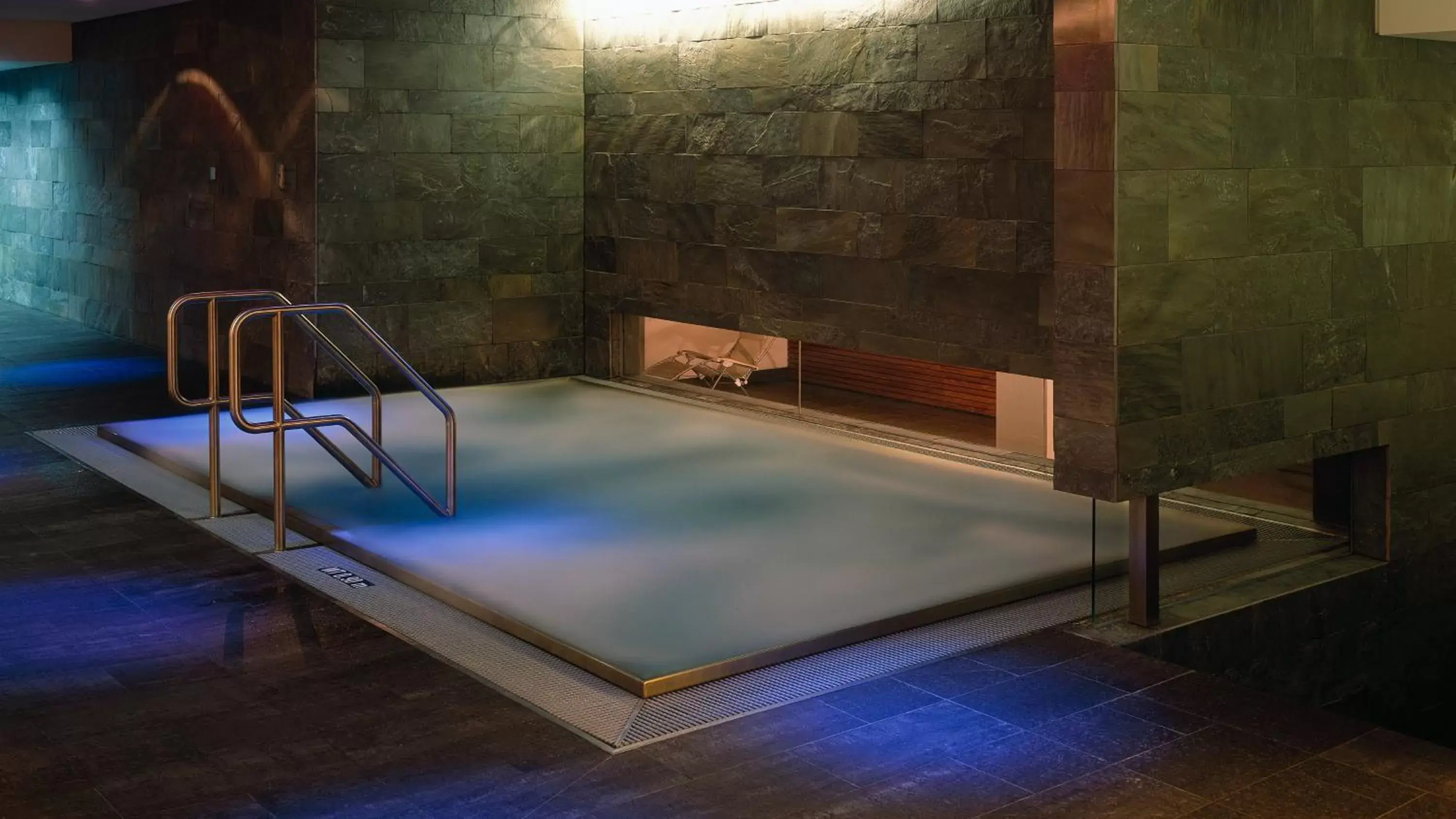 Hot Tub, Swimming Pool in Hotel Kö59 Düsseldorf - Member of Hommage Luxury Hotels Collection