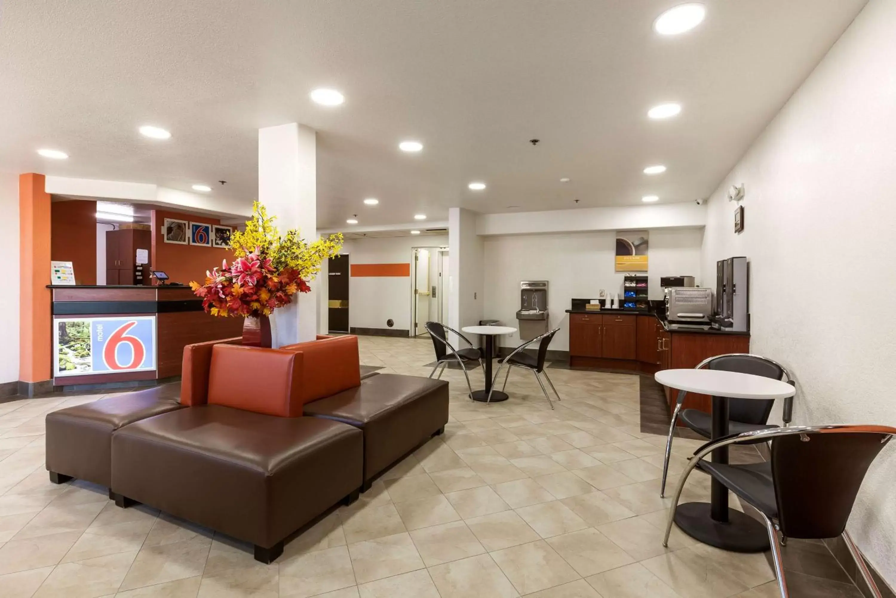 Lobby or reception, Lounge/Bar in Motel 6-Dixon, CA
