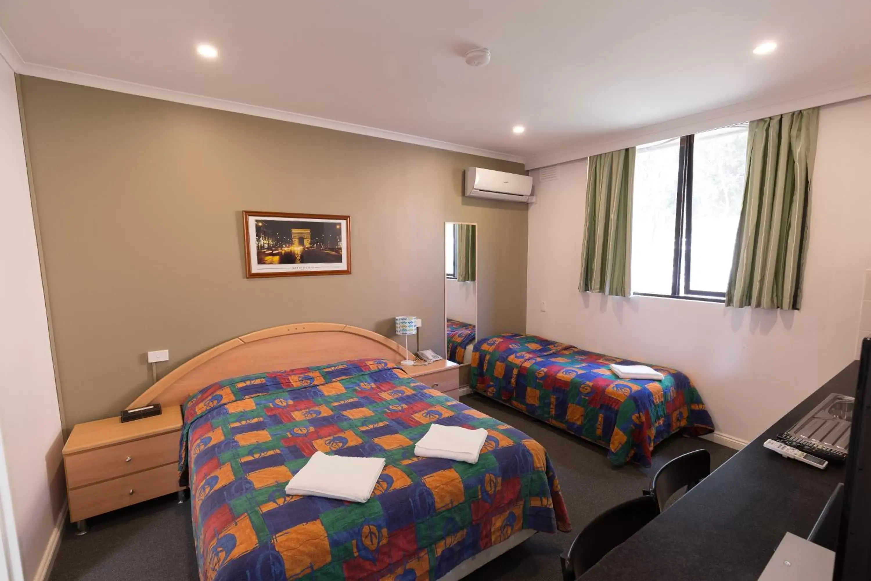 Day, Bed in Chadstone Executive Motel