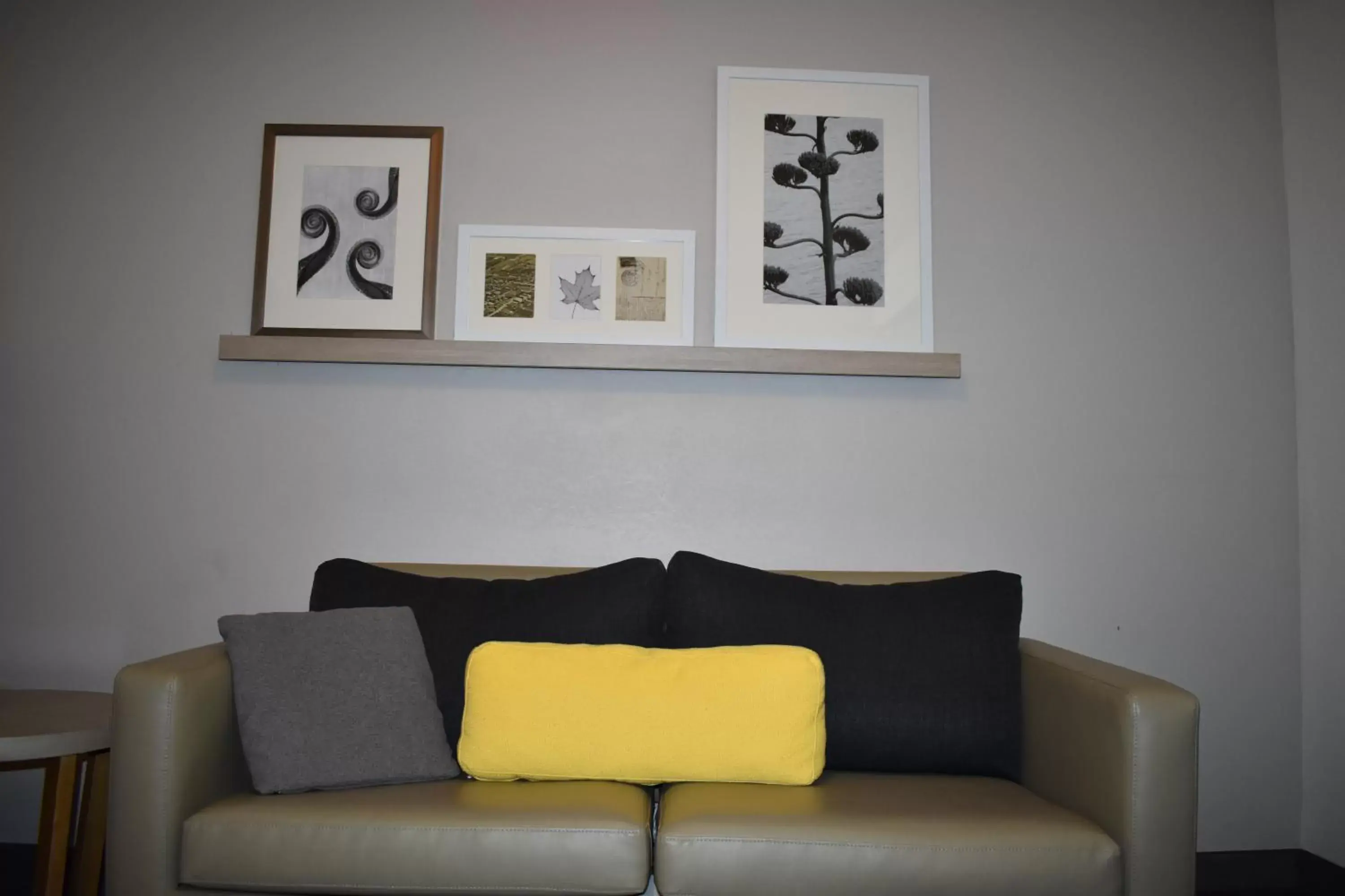 Seating Area in Country Inn & Suites by Radisson, Hagerstown, MD