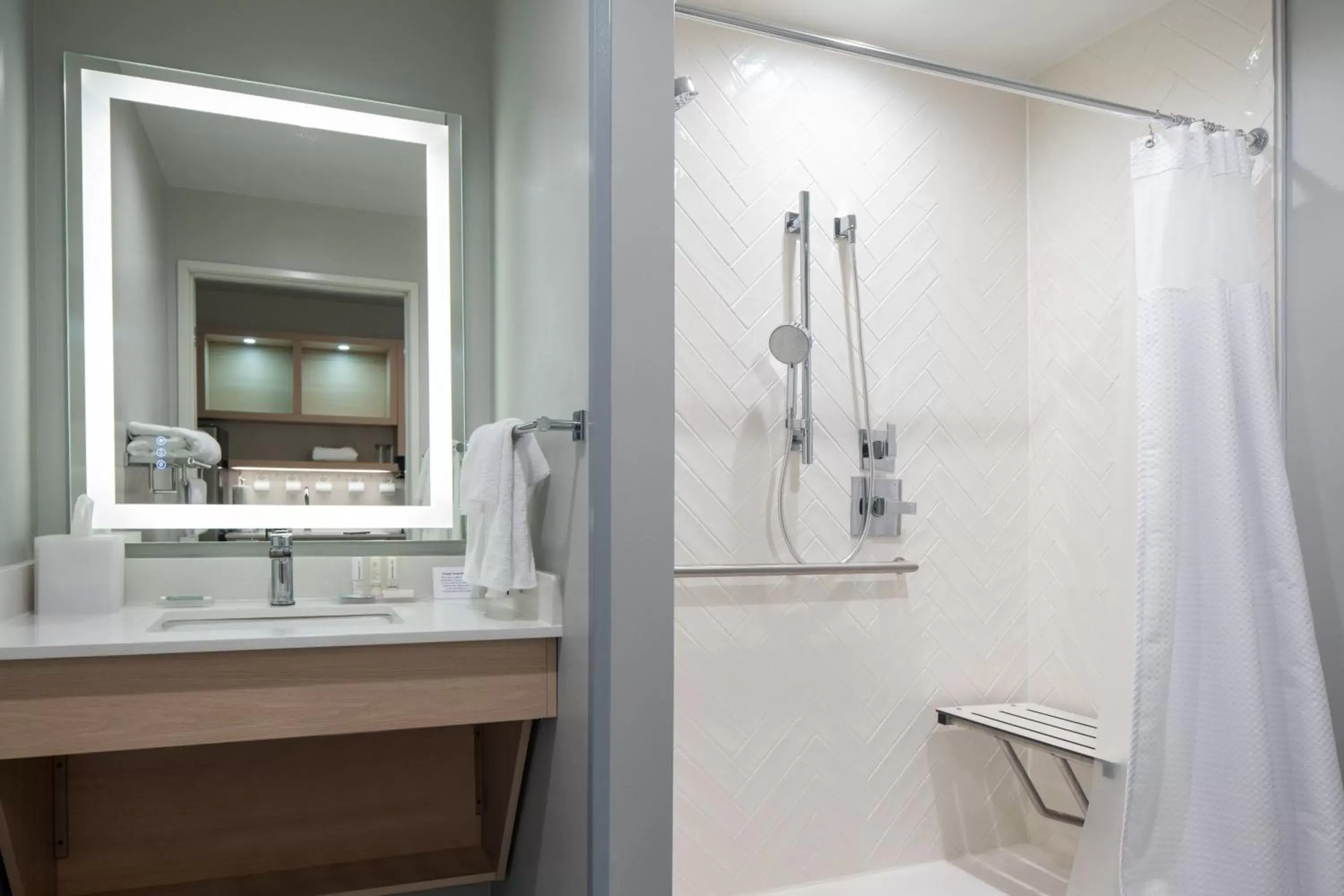 Bathroom in TownePlace Suites by Marriott Sidney