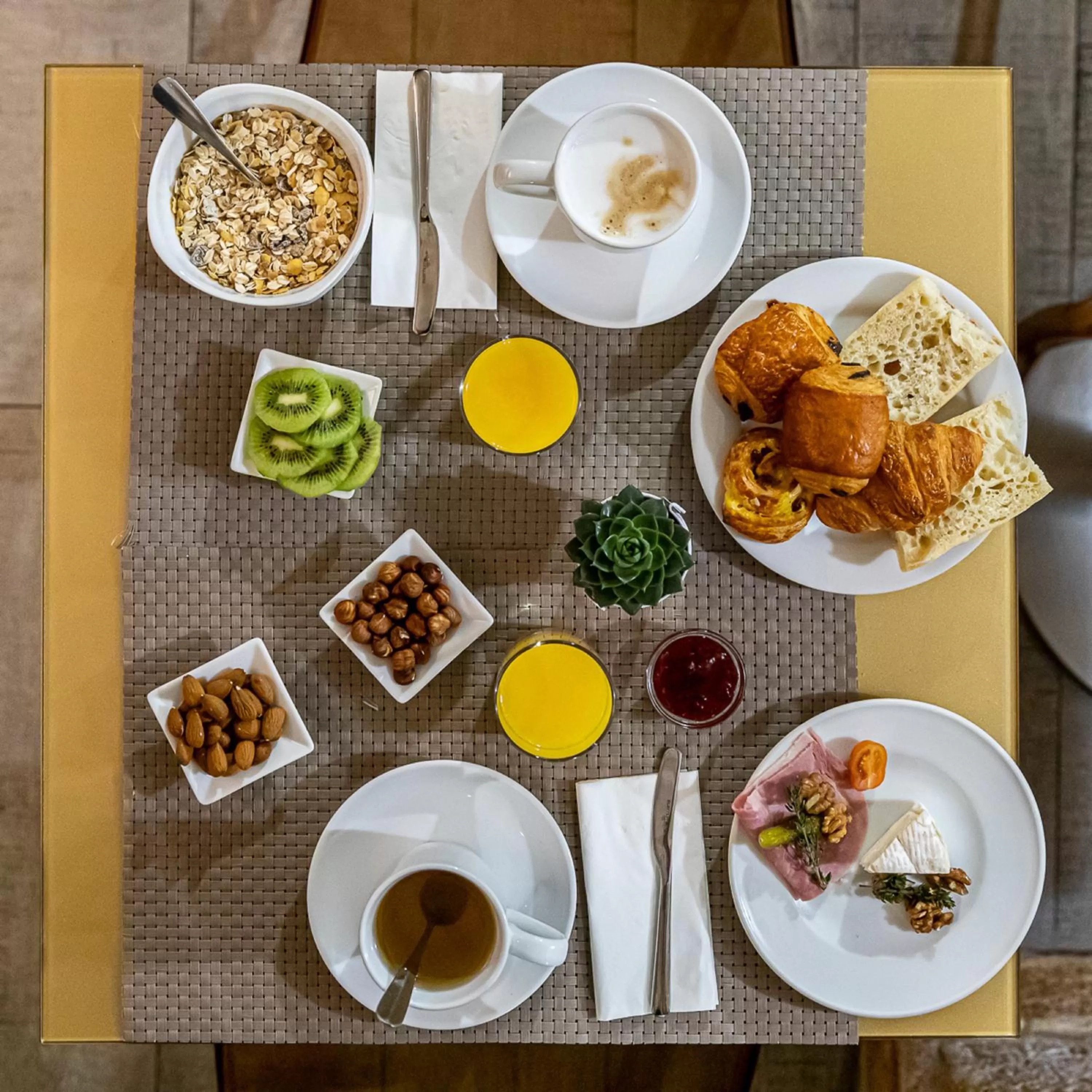 Breakfast in Trianon Gare de Lyon