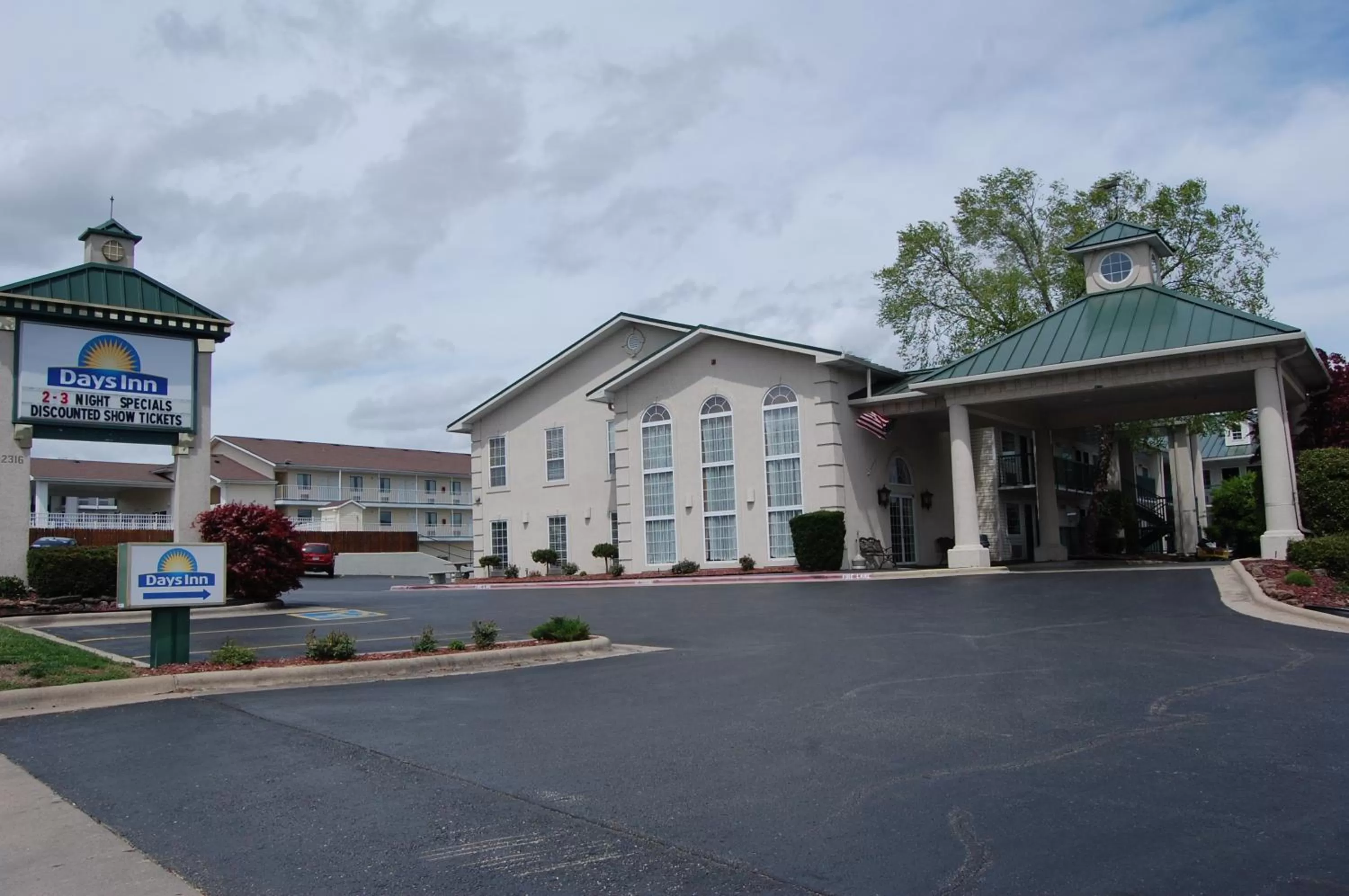 Property Building in Days Inn by Wyndham Branson/Near the Strip