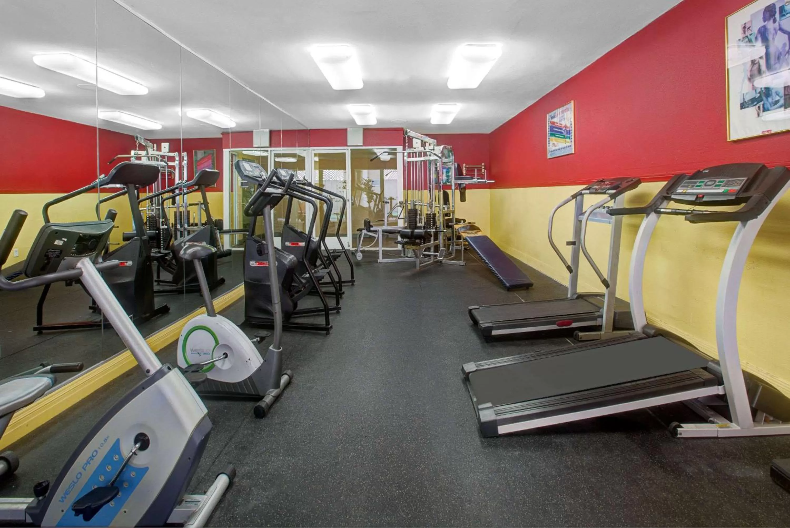 Fitness centre/facilities in Ramada by Wyndham Hawthorne/LAX