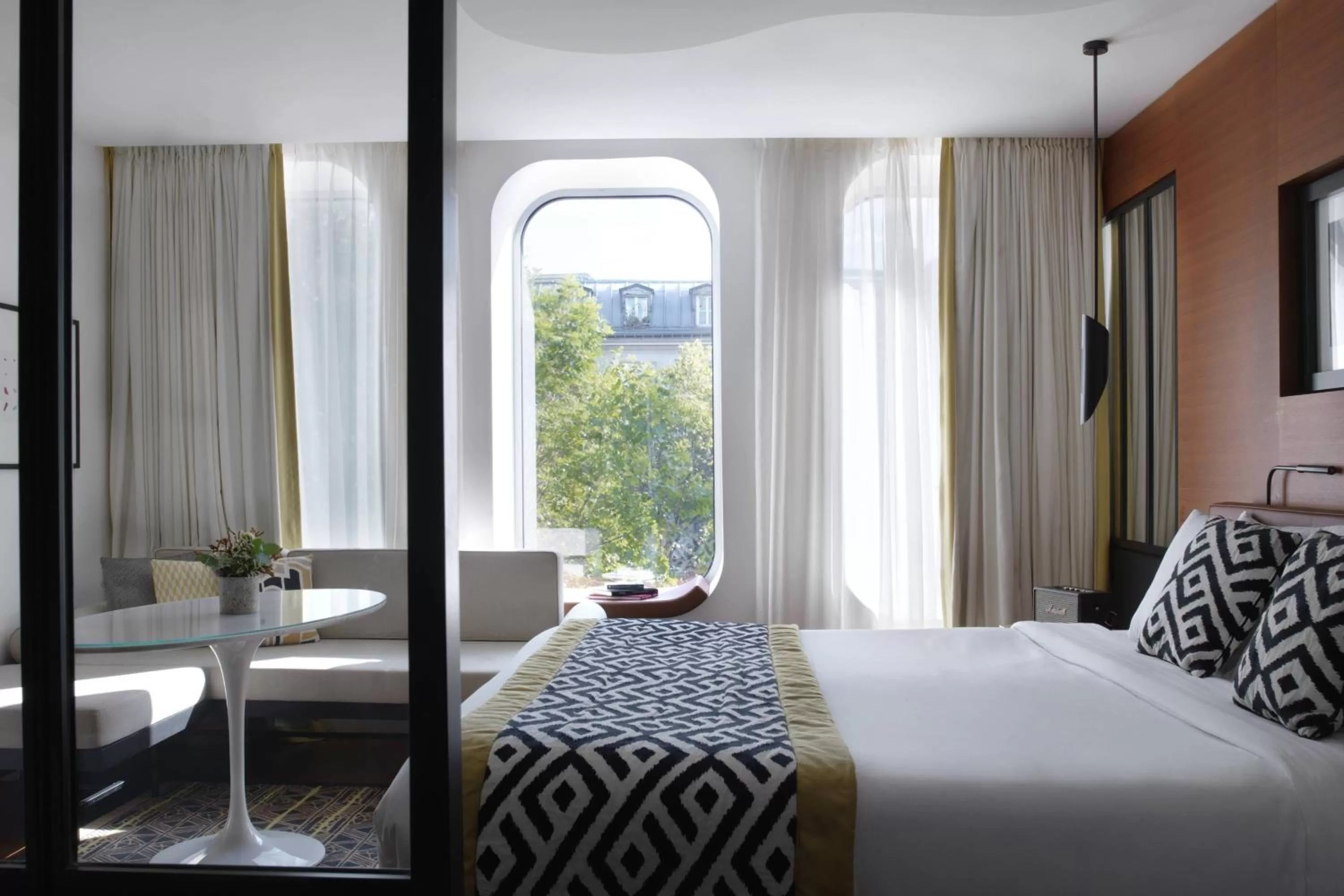 Bedroom, Bed in Renaissance Paris Republique Hotel & Spa