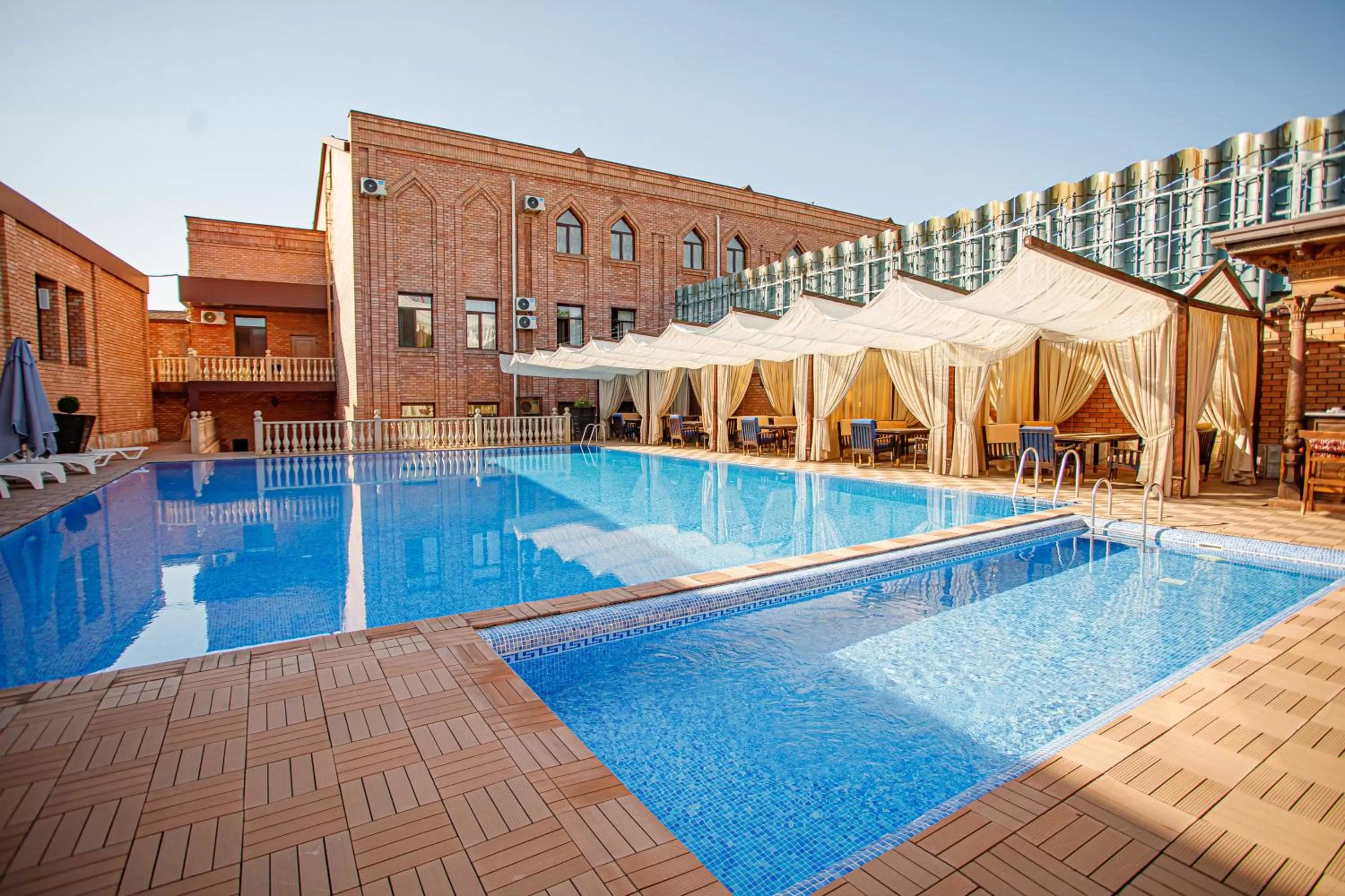 Swimming pool in Ichan Qal'a Premium Class Hotel