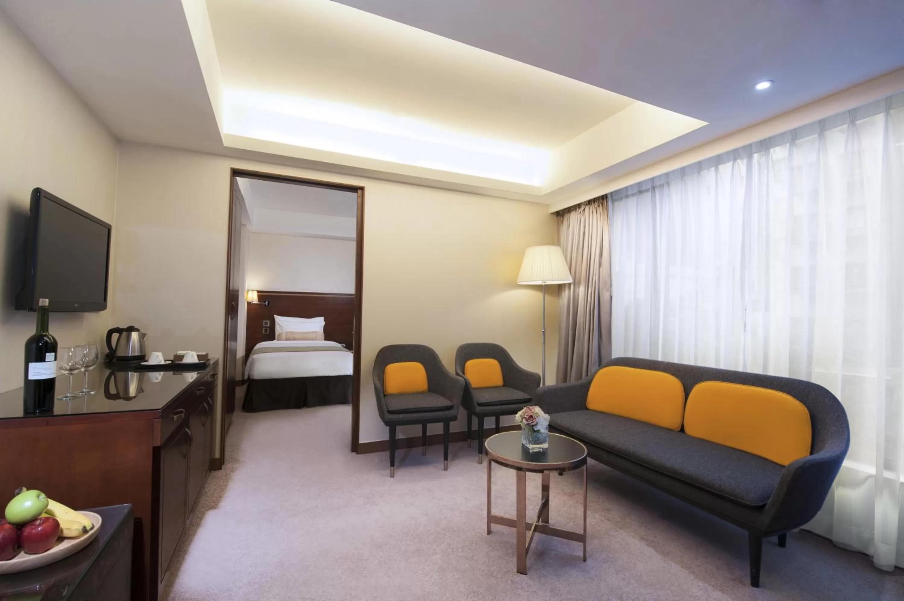 Photo of the whole room, Bed in Brighton Hotel Hong Kong