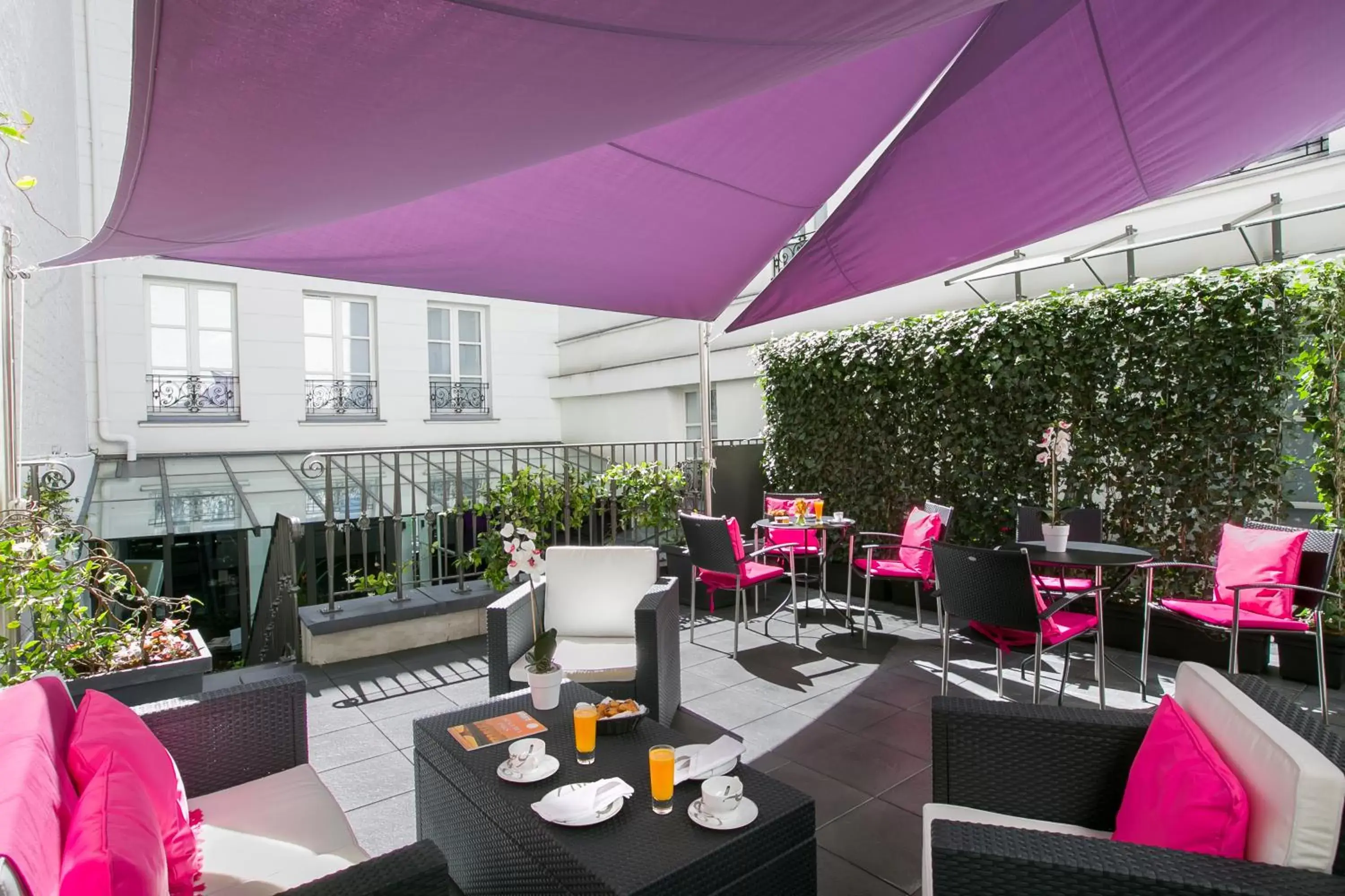 Balcony/Terrace, Restaurant/Places to Eat in Bellechasse Saint-Germain