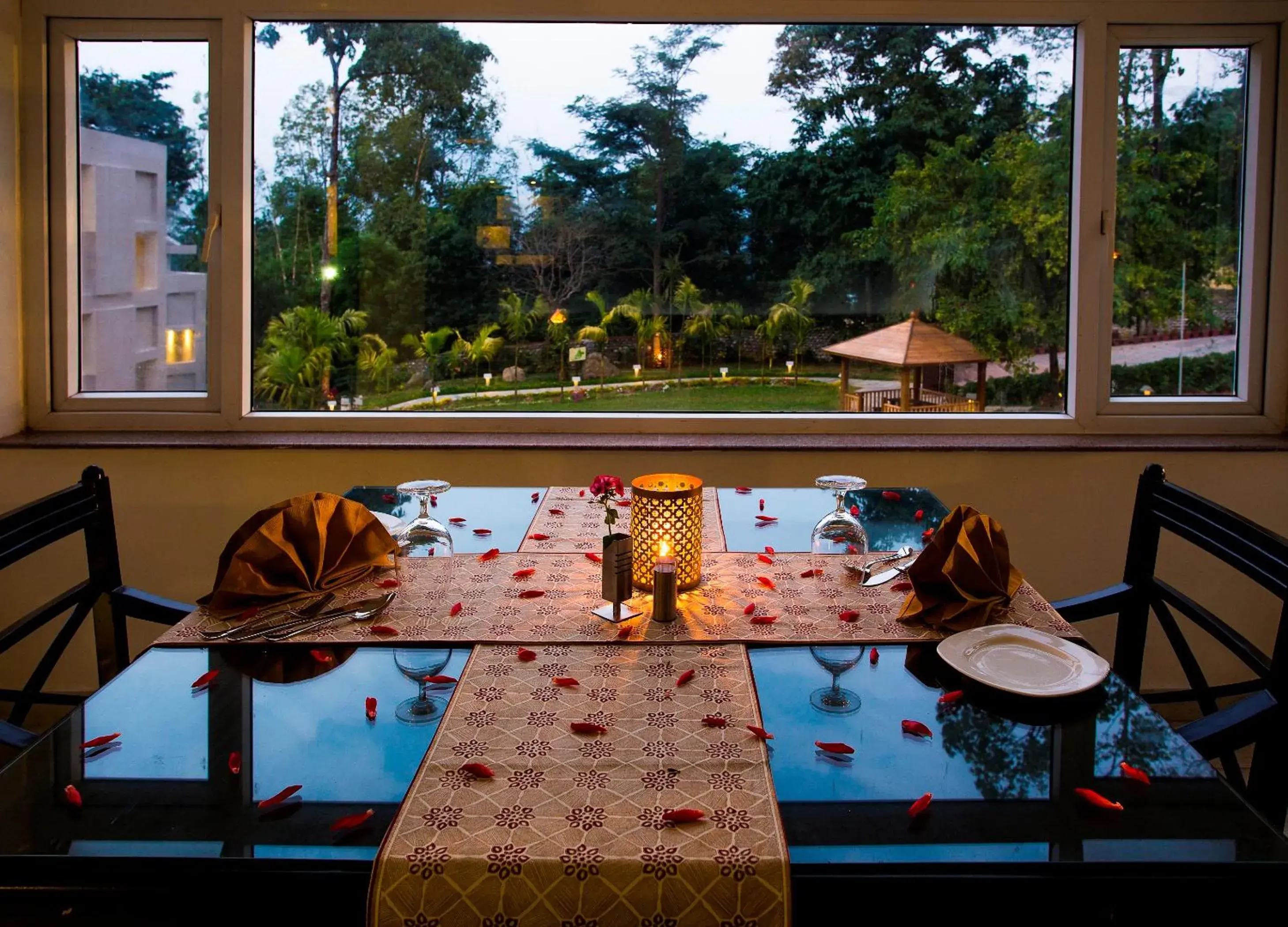 Restaurant/places to eat in Hotel Sinclairs Retreat Kalimpong