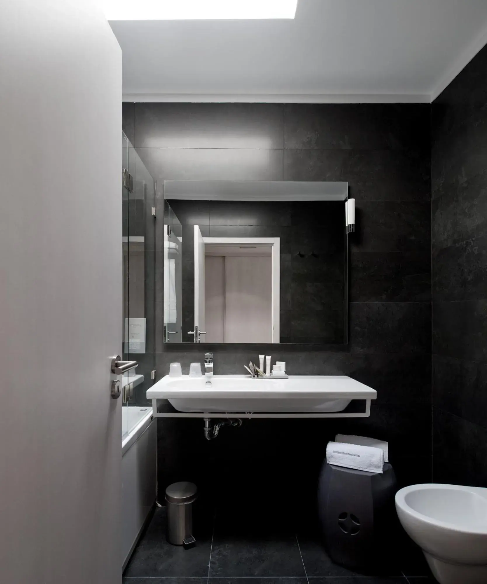 Bathroom in Furadouro Boutique Hotel Beach & SPA