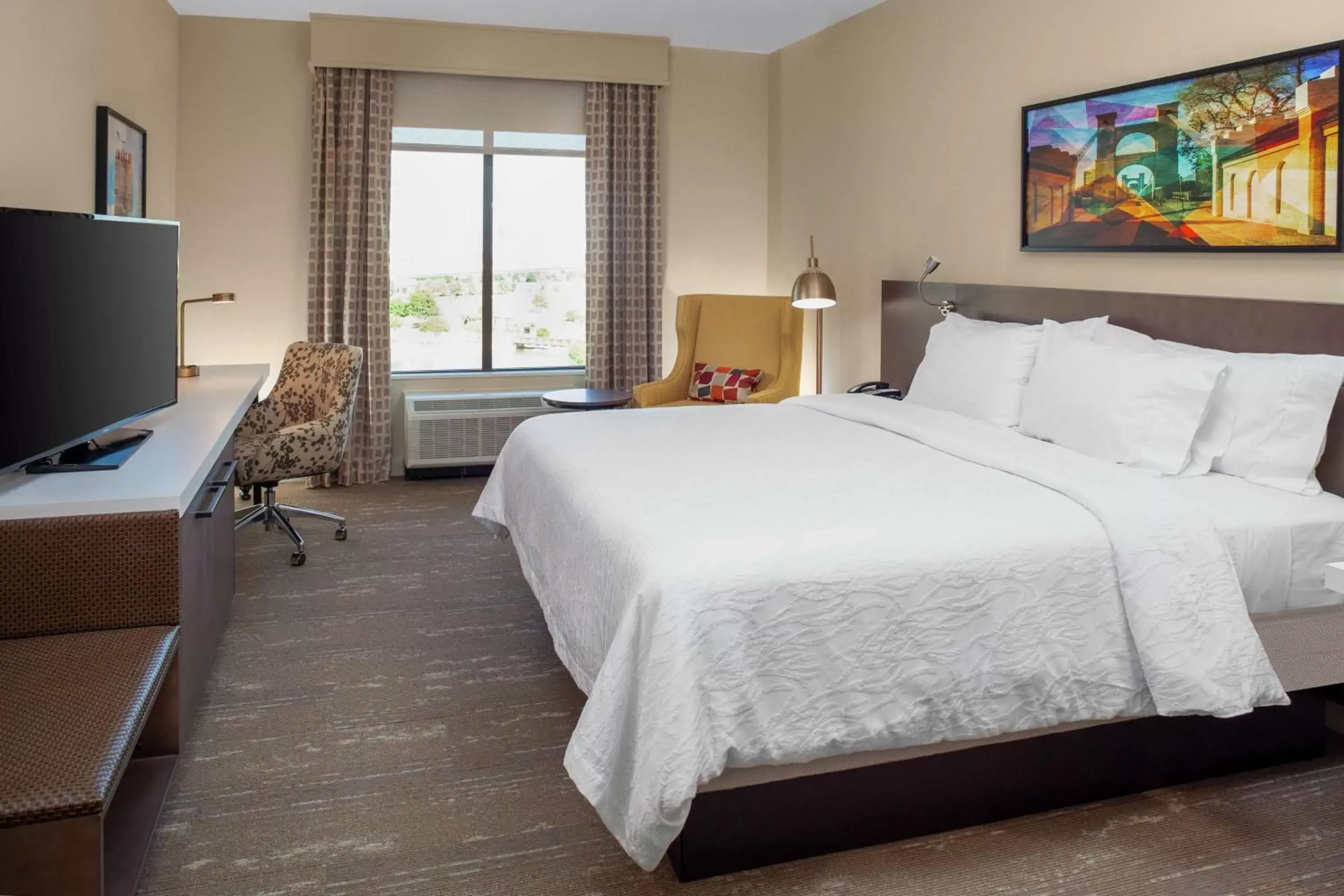 Bedroom, Bed in Hilton Garden Inn Waco