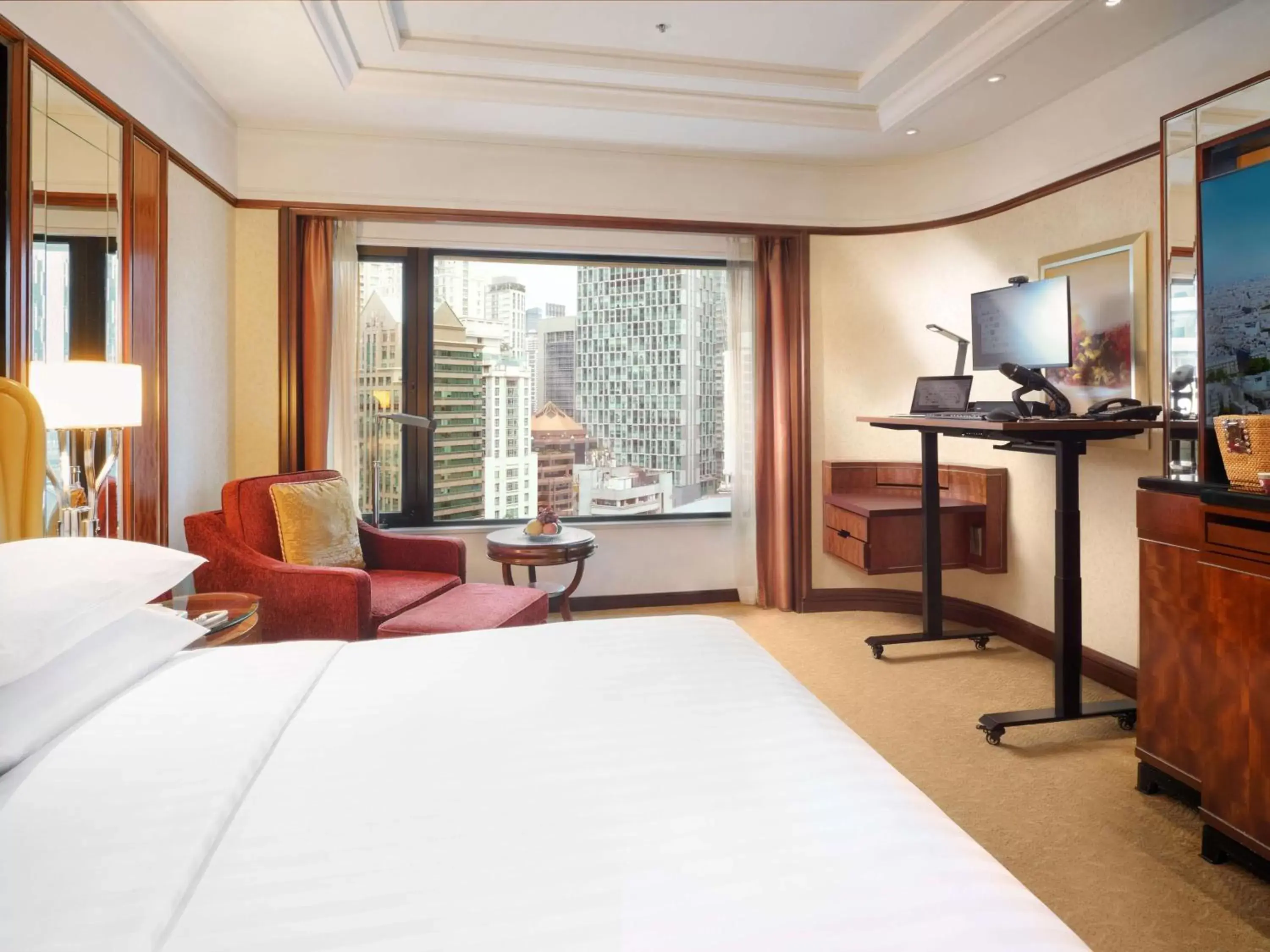 Bedroom, Bed in Shangri-La Kuala Lumpur Bedroom, Bed in Shangri-La Kuala Lumpur