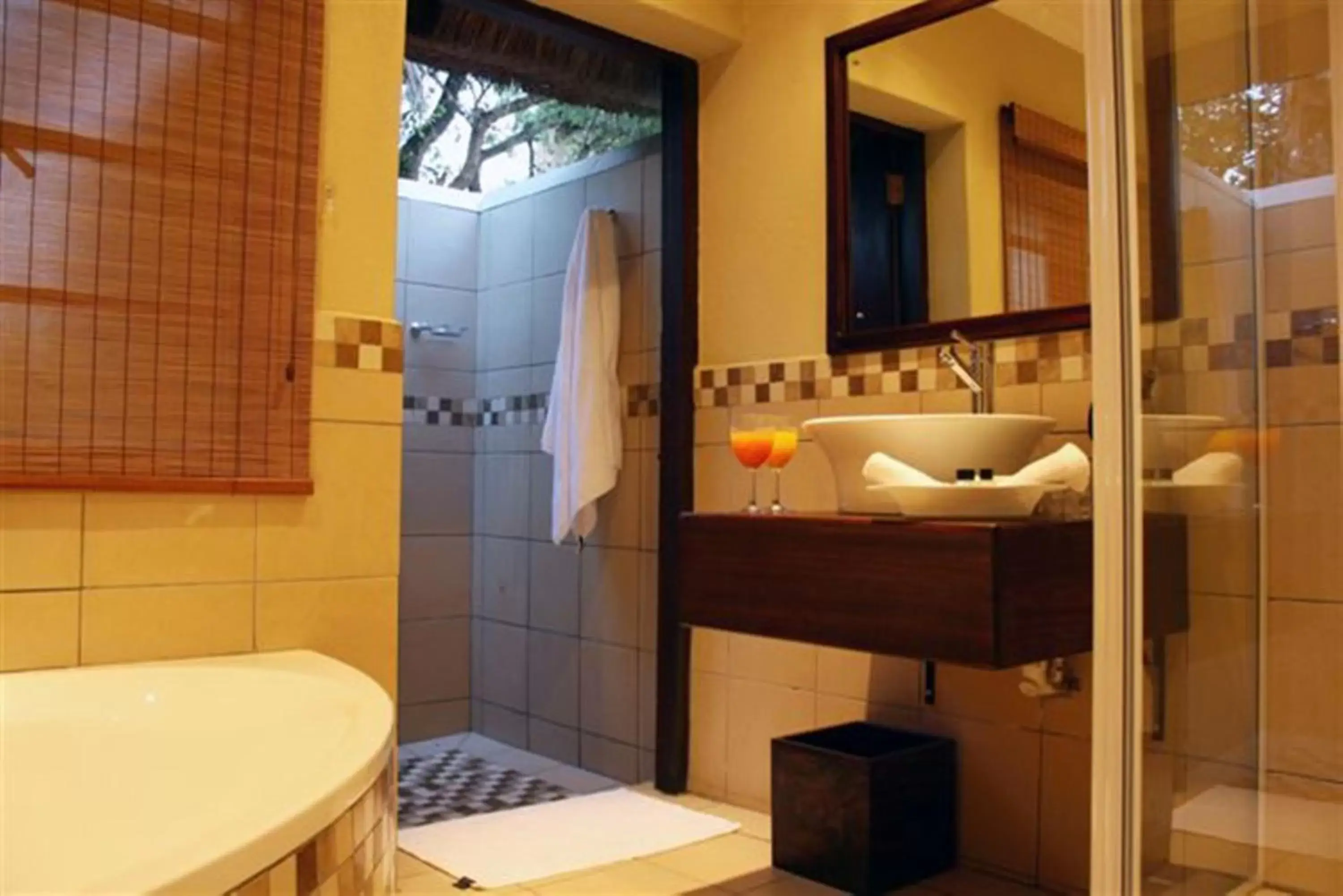 Bathroom in Hotel Numbi & Garden Suites