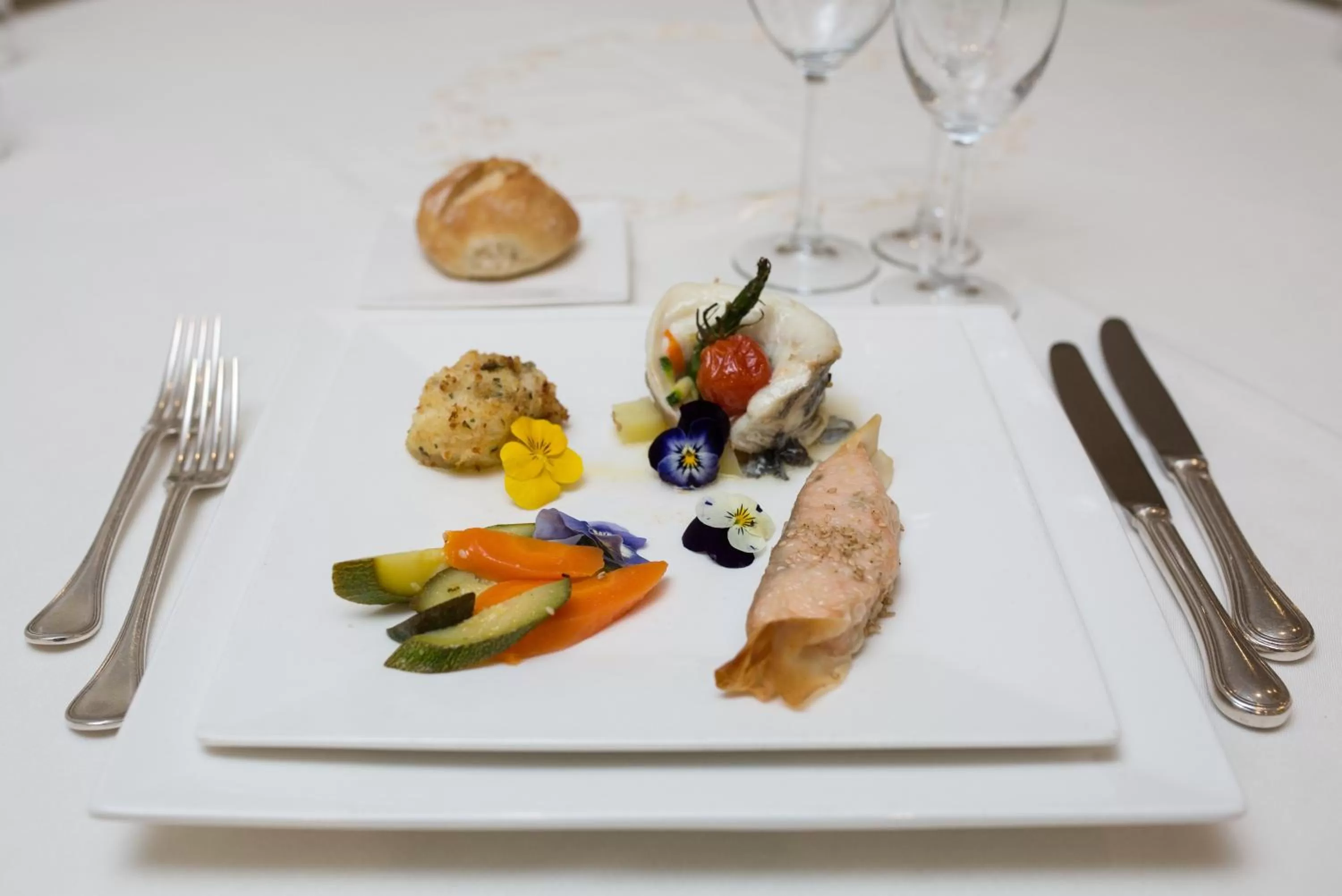 Restaurant/places to eat in Hotel Holiday