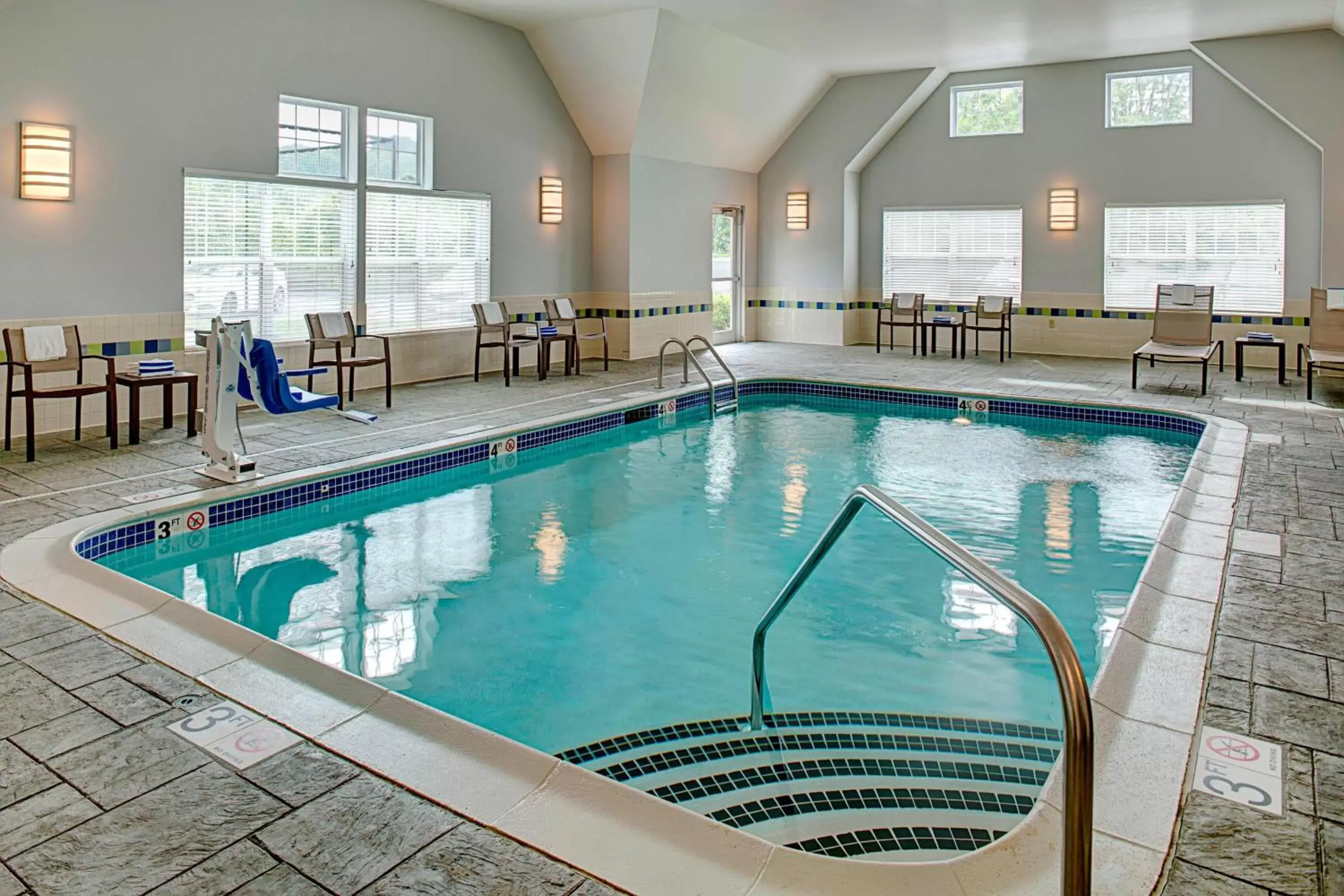 Swimming Pool in Residence Inn Worcester