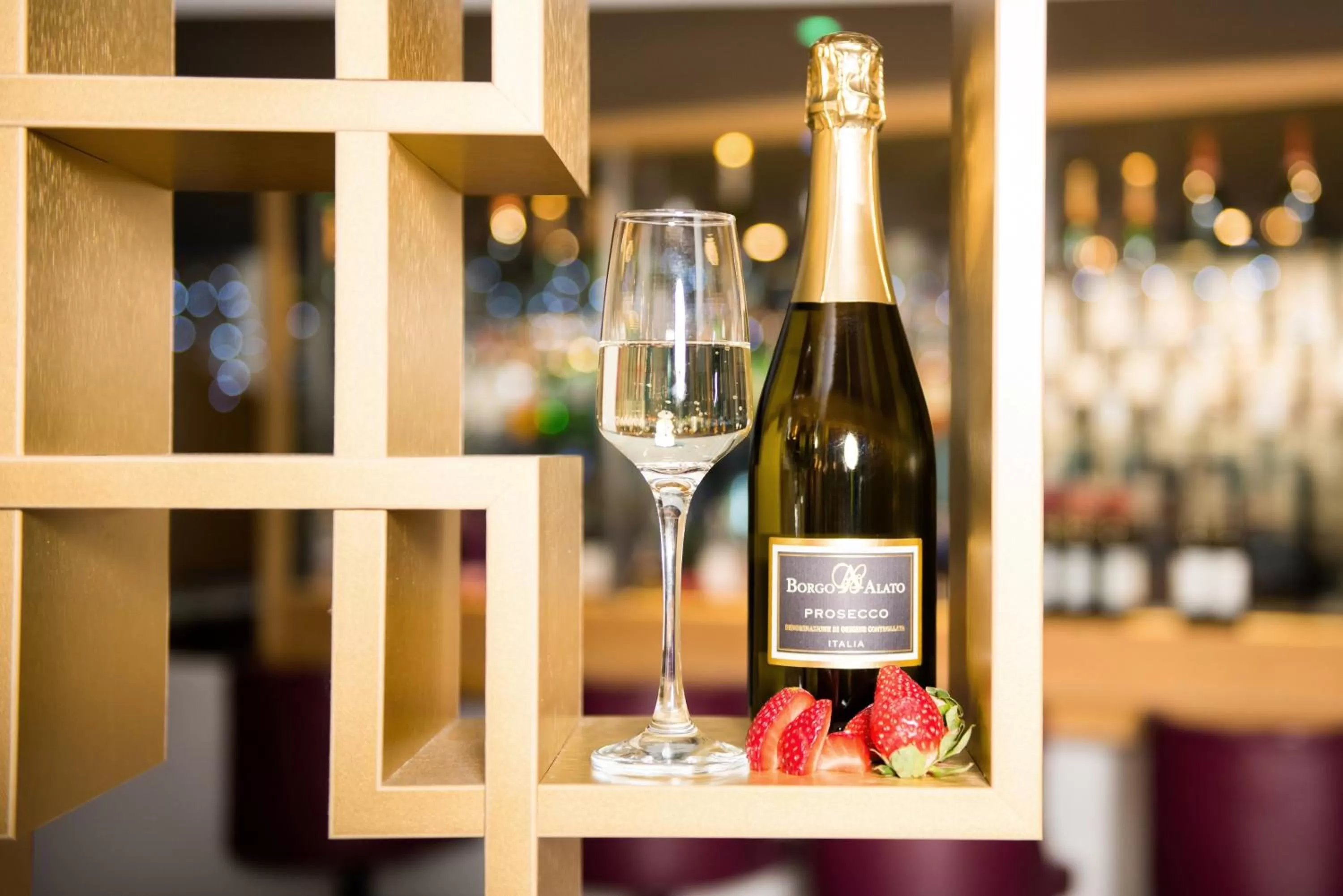 Lounge or bar in Crowne Plaza Manchester City Centre by IHG