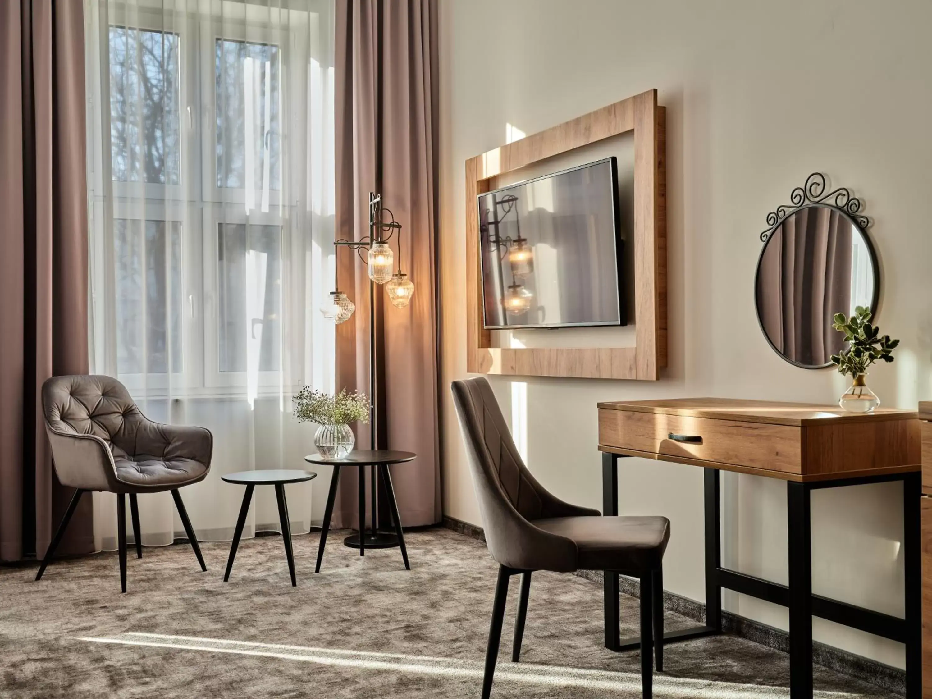 Bedroom, Seating Area in 1891 Garni Hotel