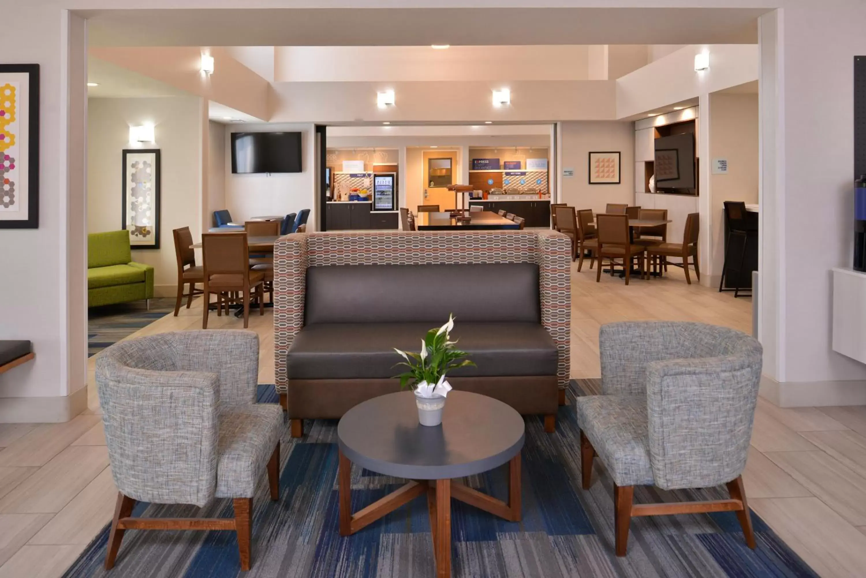 Property building, Lounge/Bar in Holiday Inn Express Stockton Southeast, an IHG Hotel