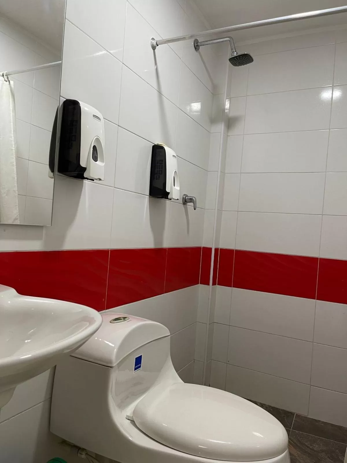 Bathroom in Lindos apartaestudios y habitaciones en Ibague