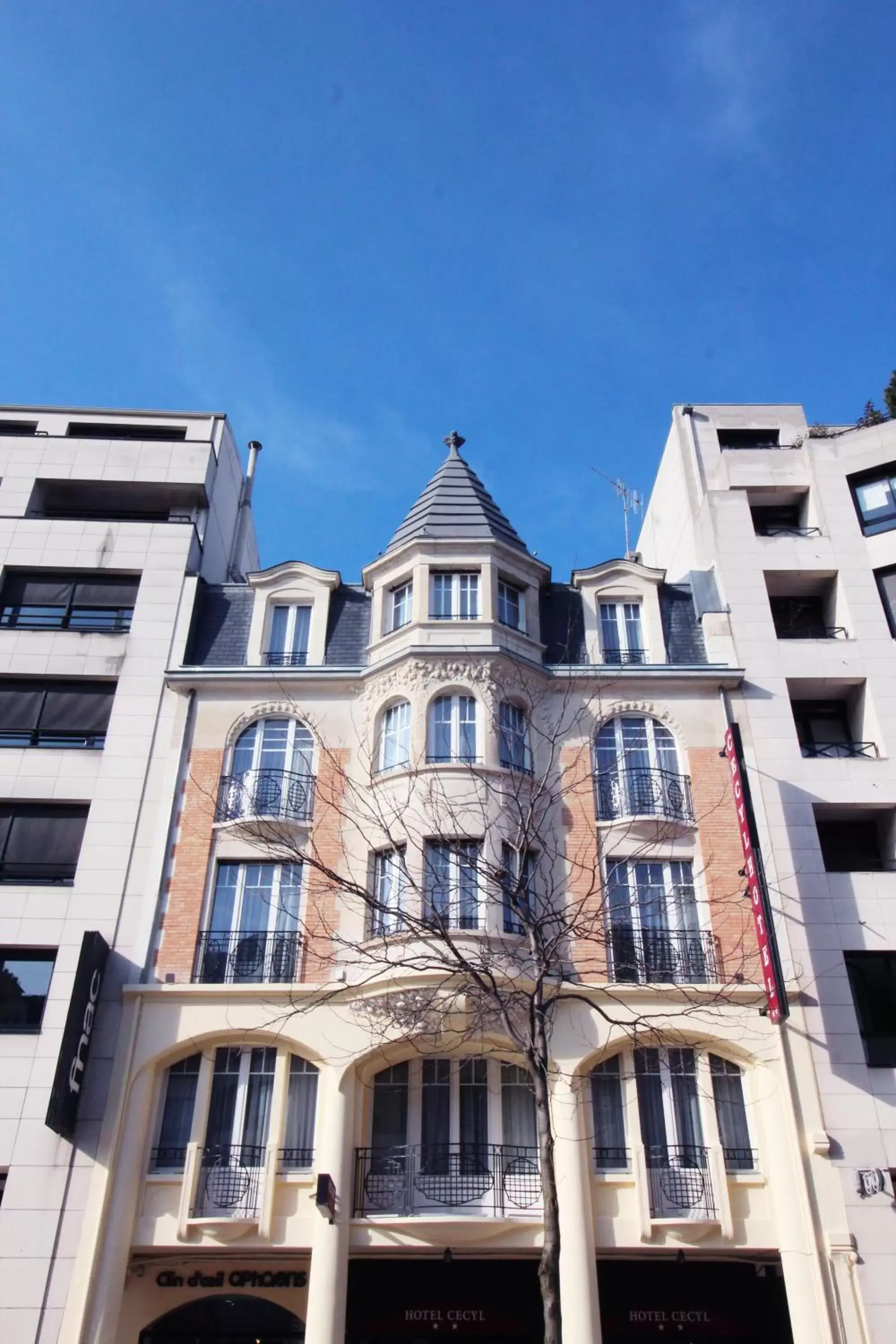 Property Building in Hôtel Cecyl Reims Centre