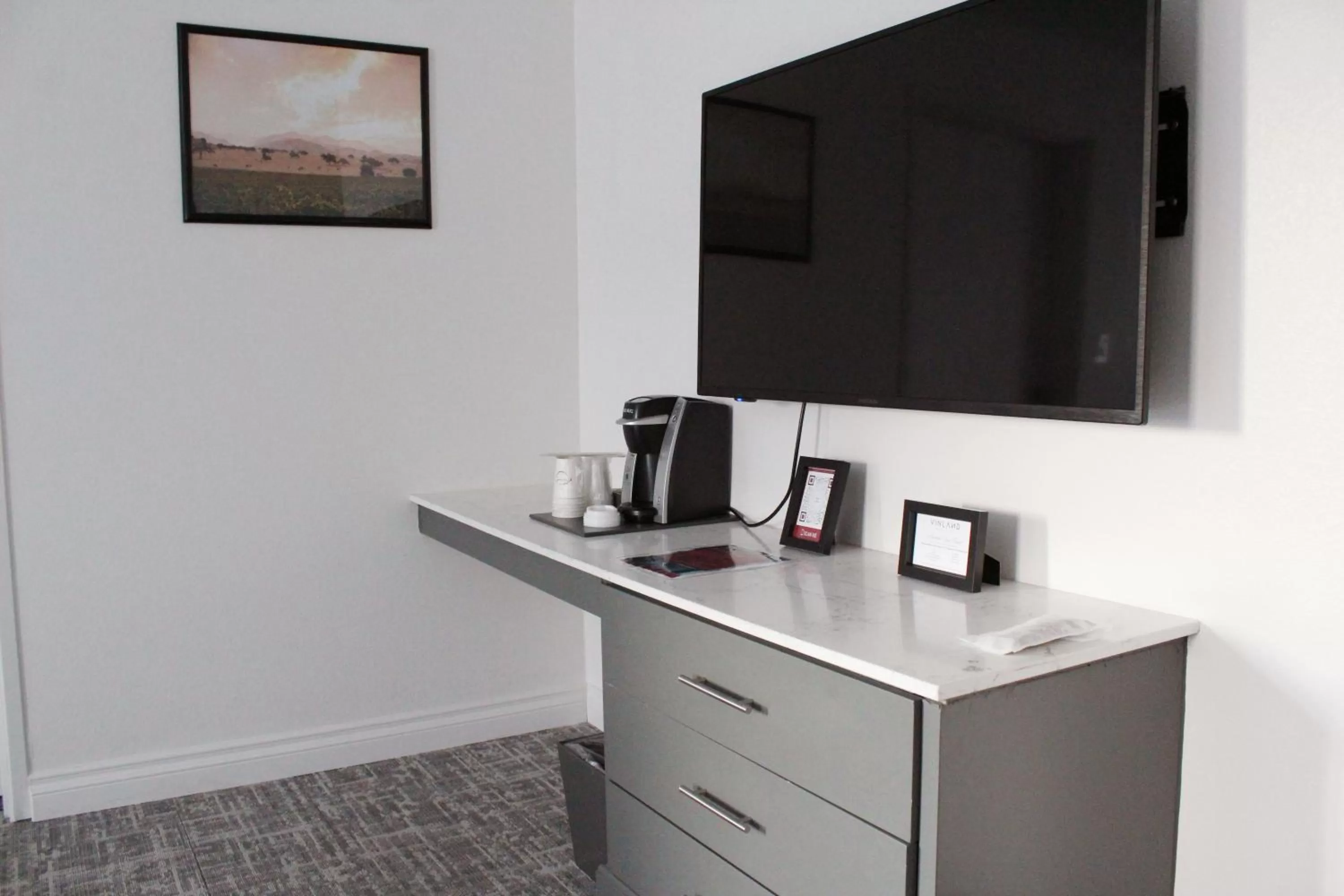 Vinland Hotel and Lounge