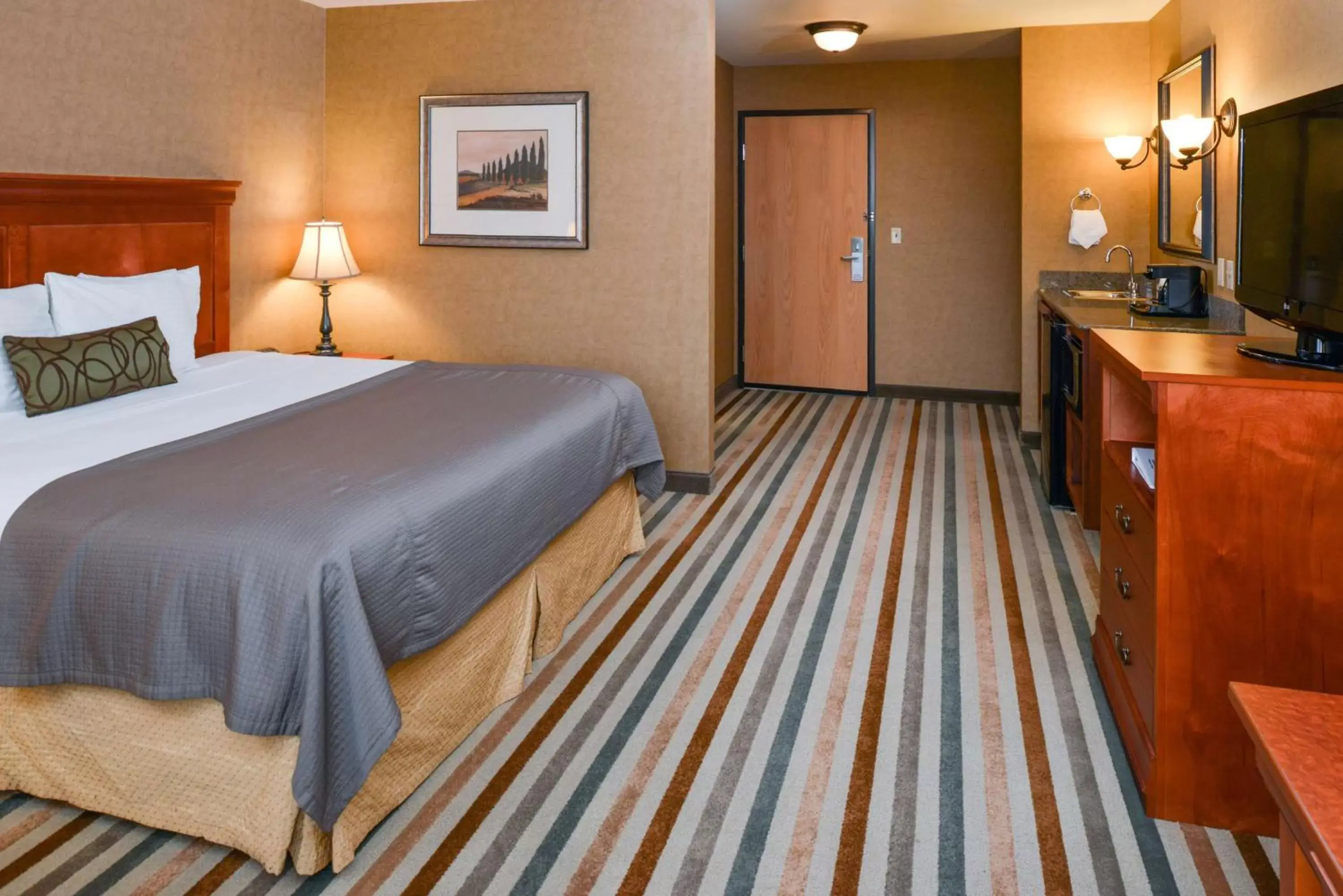 Photo of the whole room, Bed in Best Western Pendleton Inn