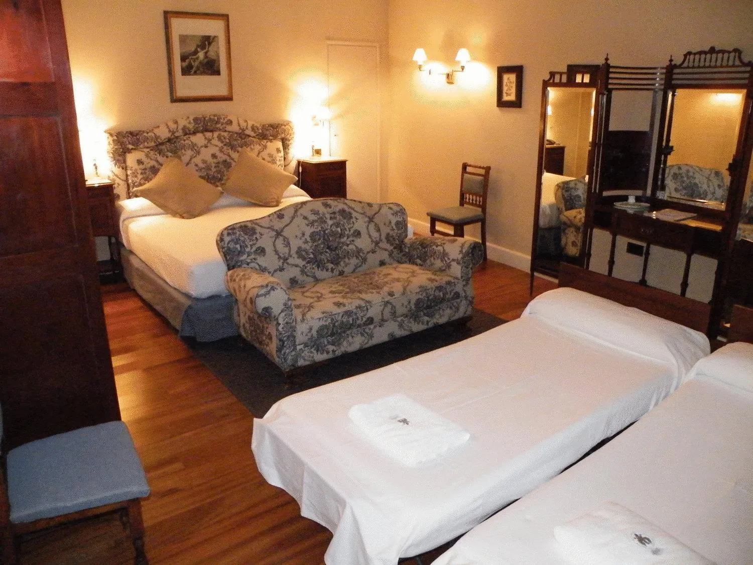 Photo of the whole room, Bed in Posada Real Casa de Tepa