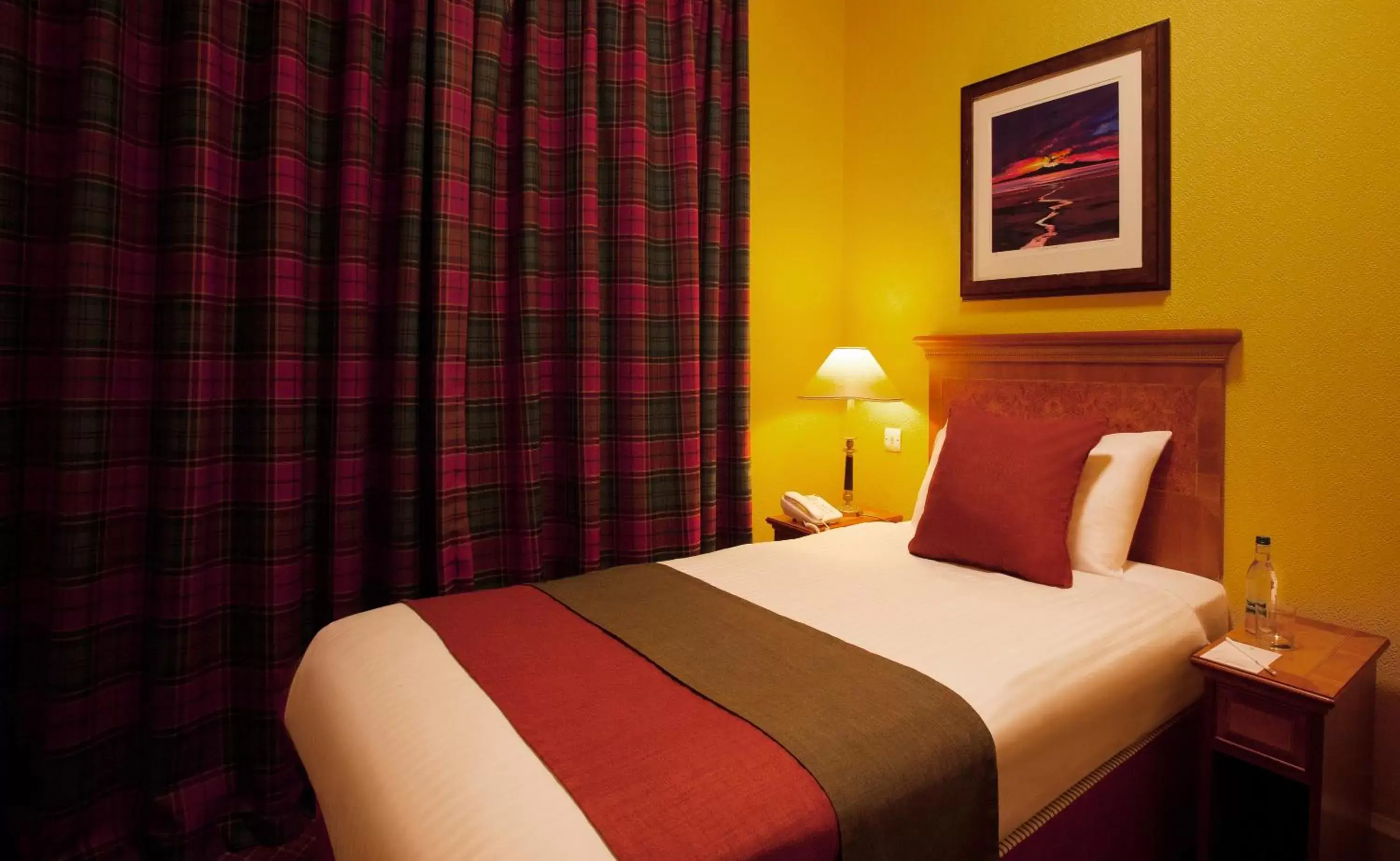 Bedroom, Bed in The Royal Highland Hotel