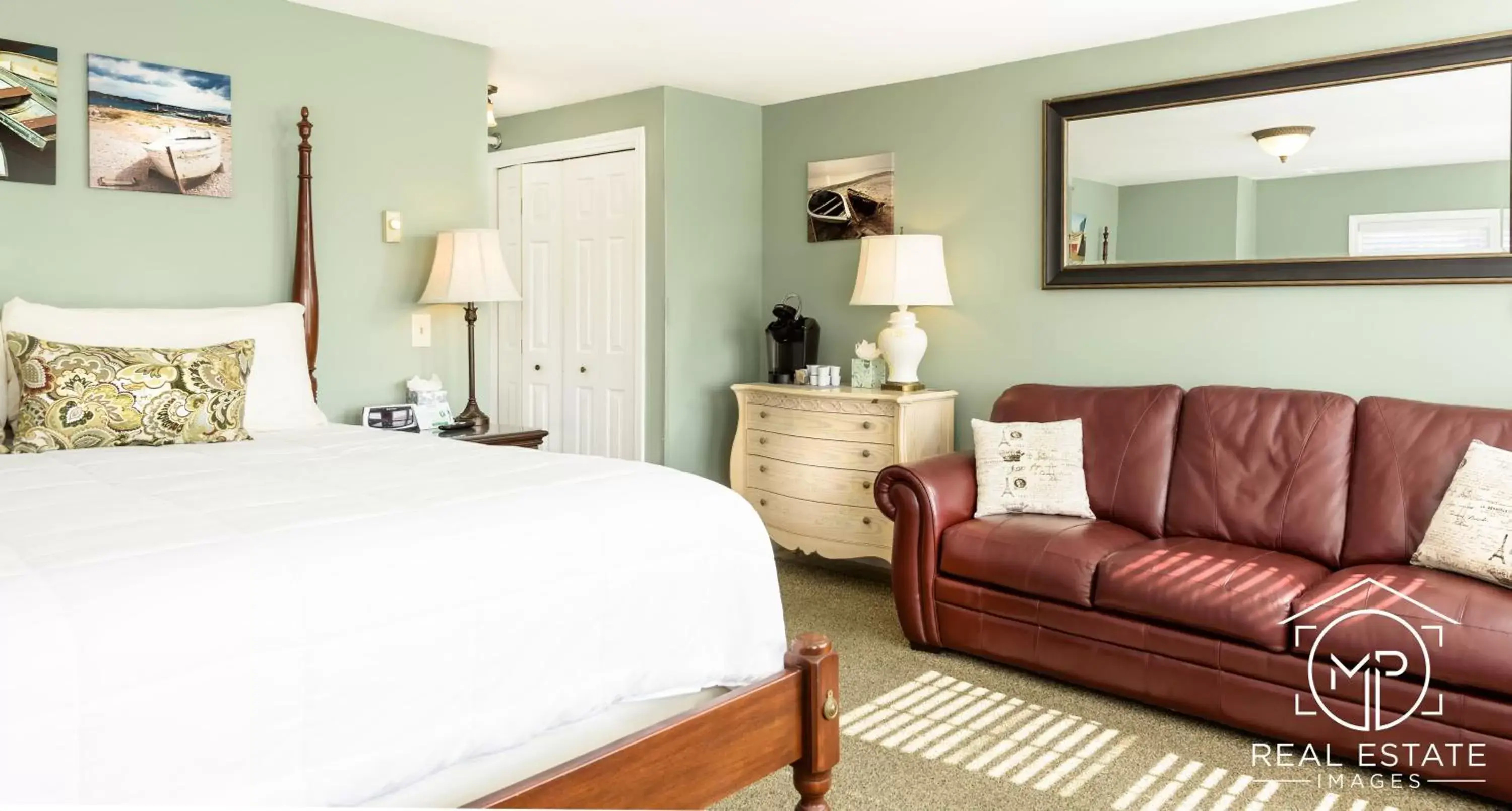 Bedroom in Bouchard Restaurant & Inn