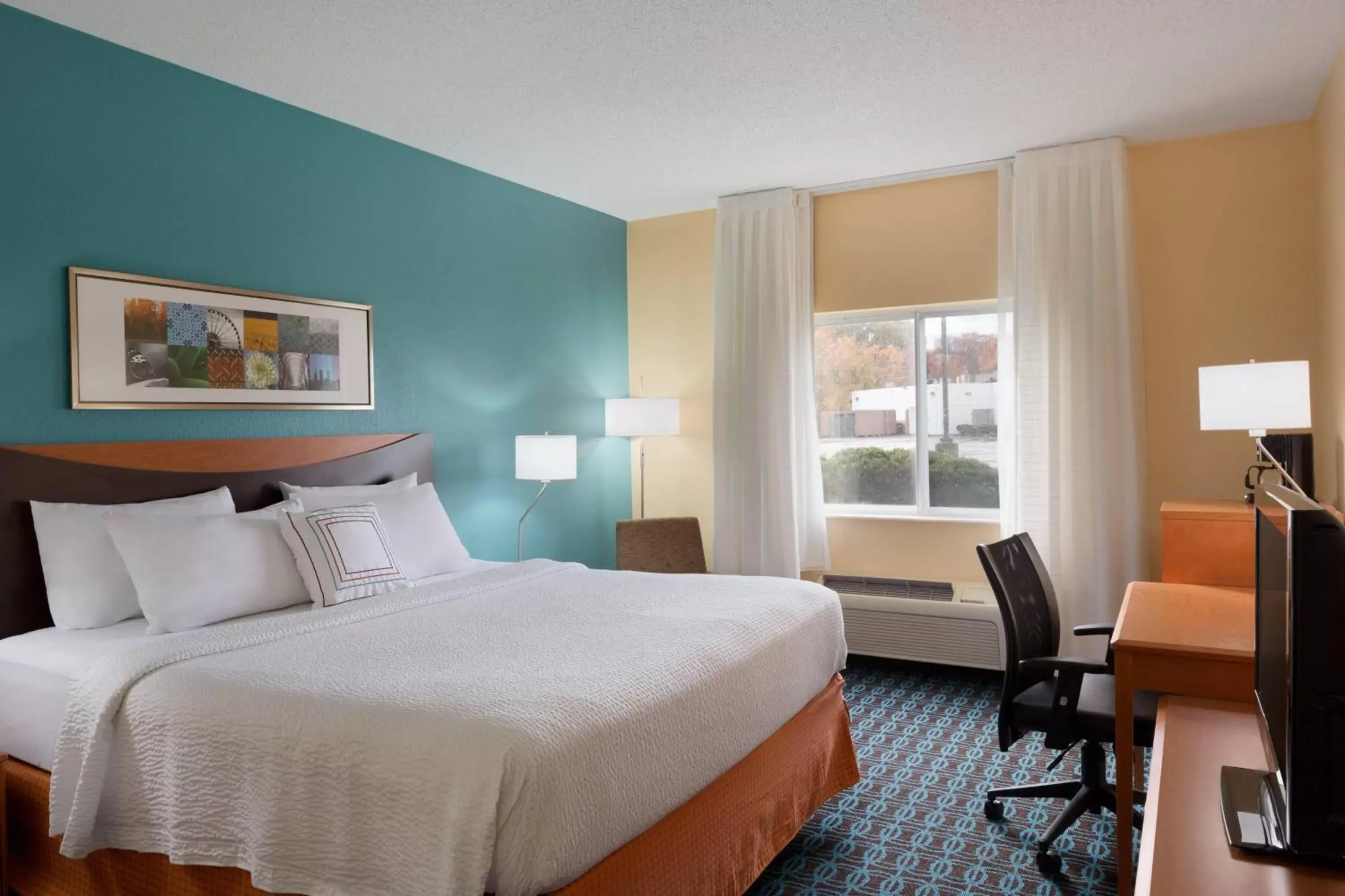 Photo of the whole room, Bed in Fairfield Inn & Suites Youngstown Boardman Poland