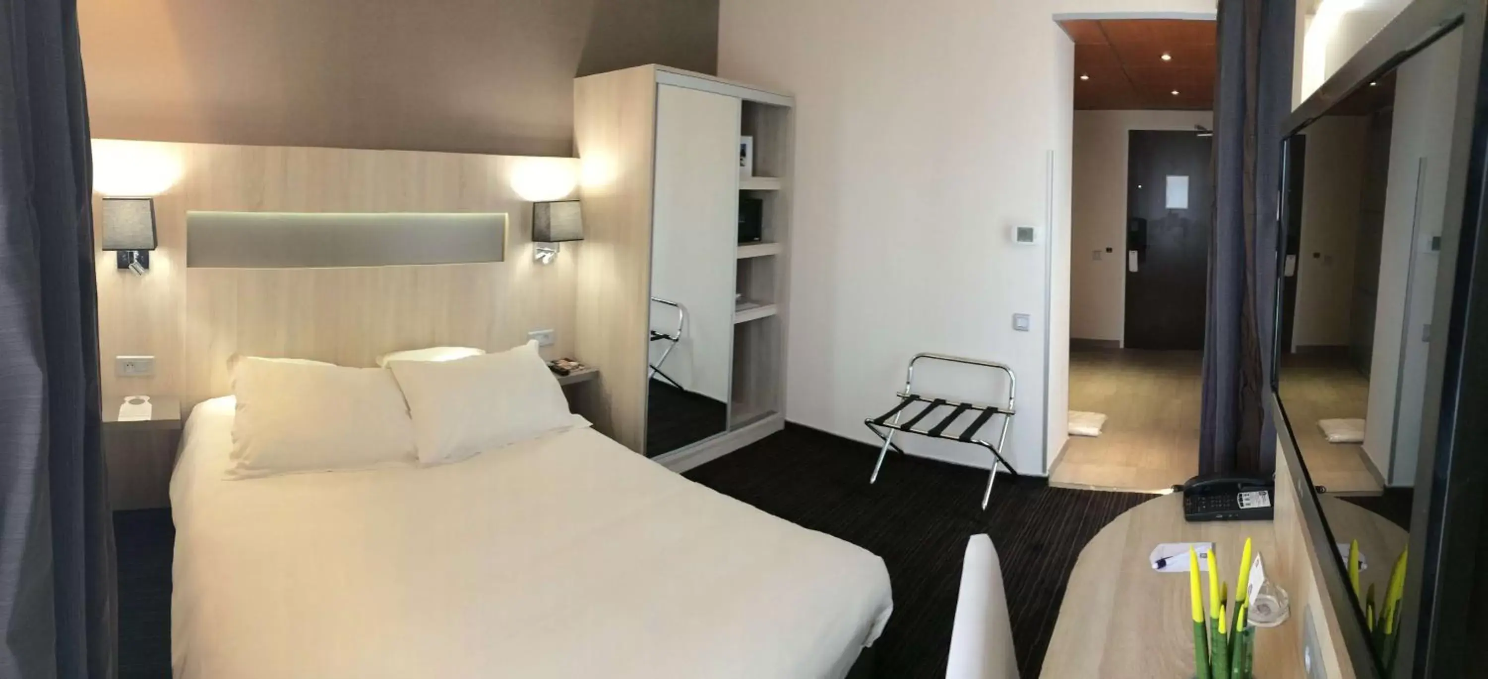 Photo of the whole room, Bed in Best Western Marseille Aeroport