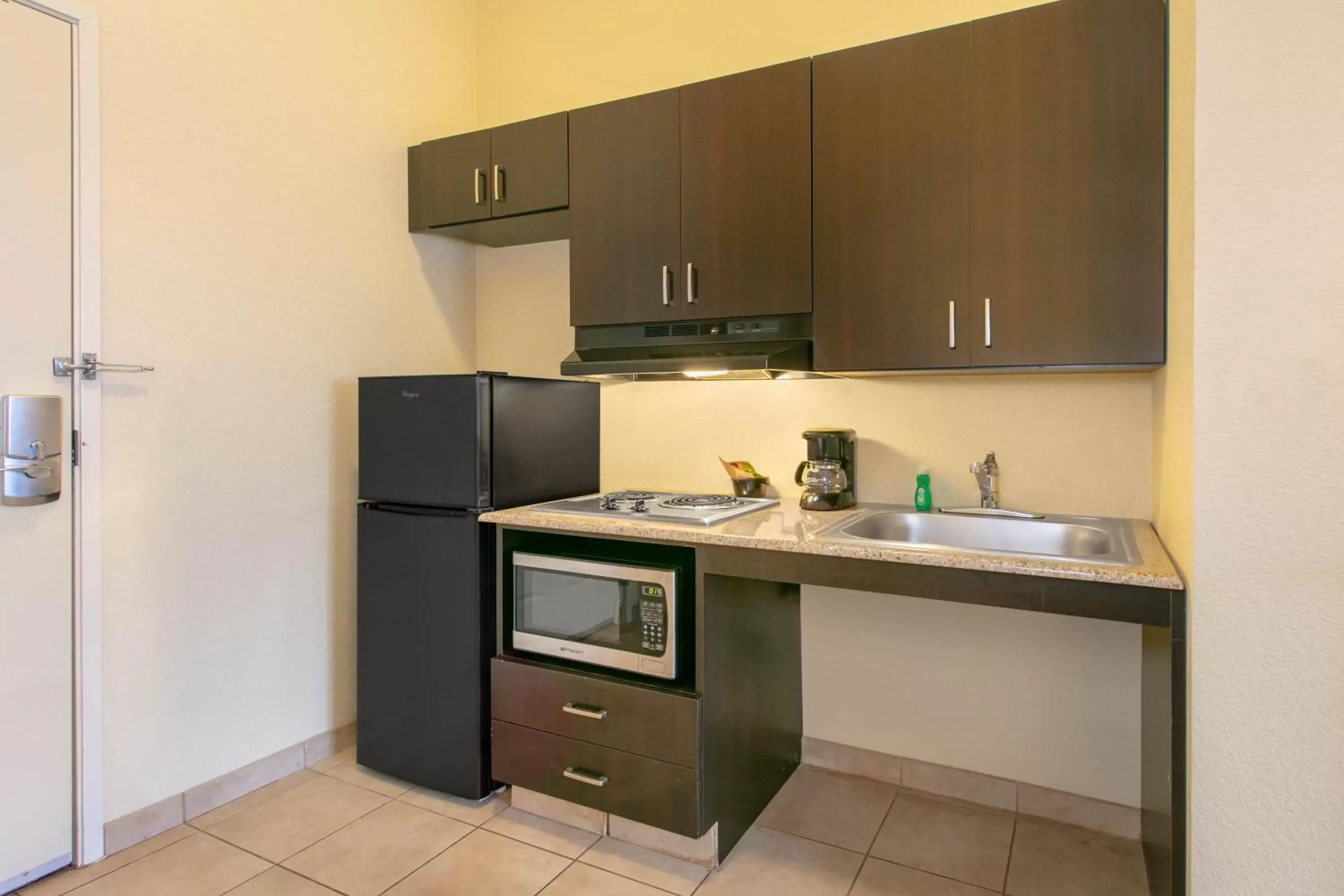 Kitchen or kitchenette, Kitchen/Kitchenette in Hawthorn Suites by Wyndham Longview