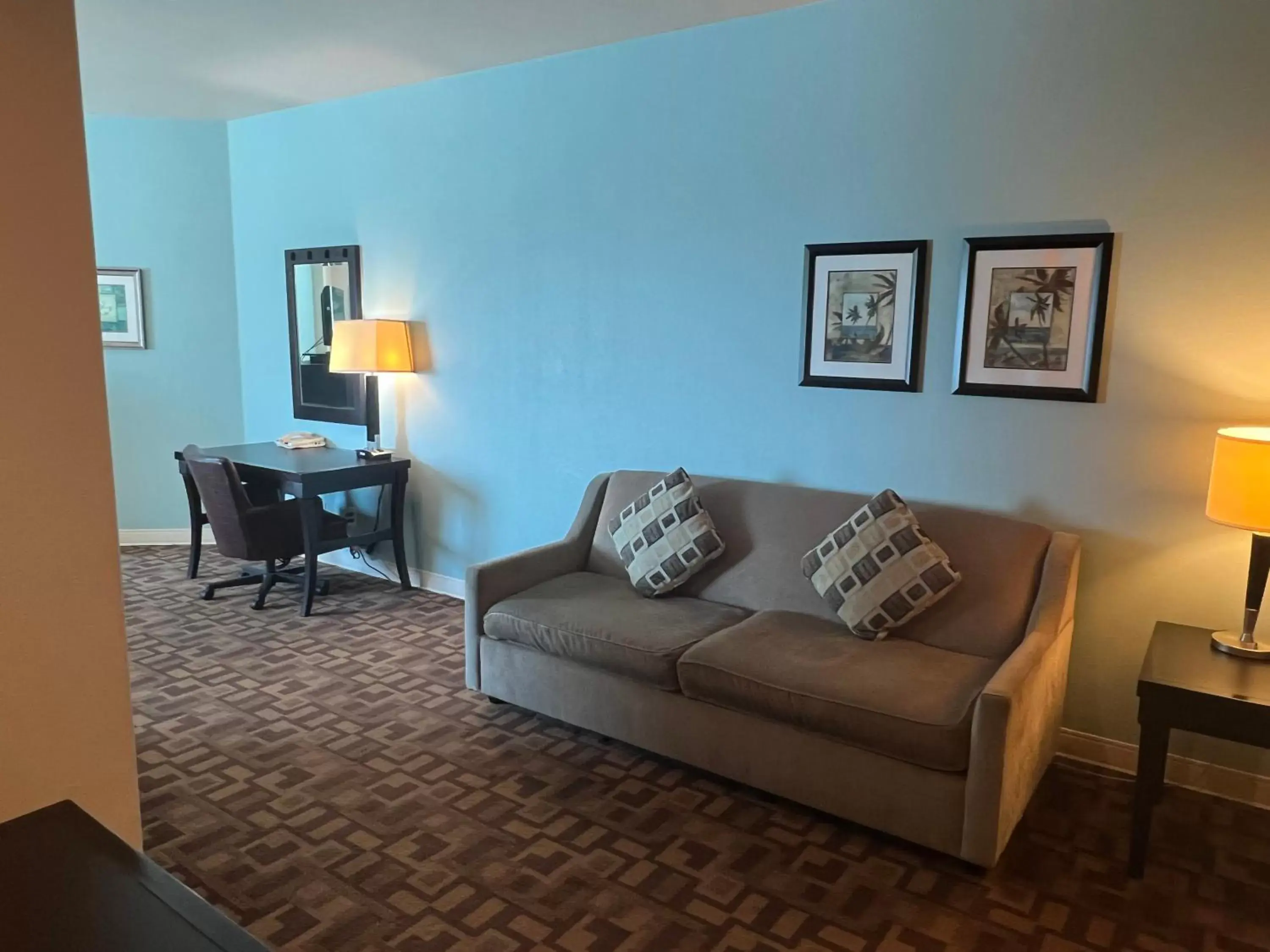 Living room, Seating Area in Sunchase Inn & Suites