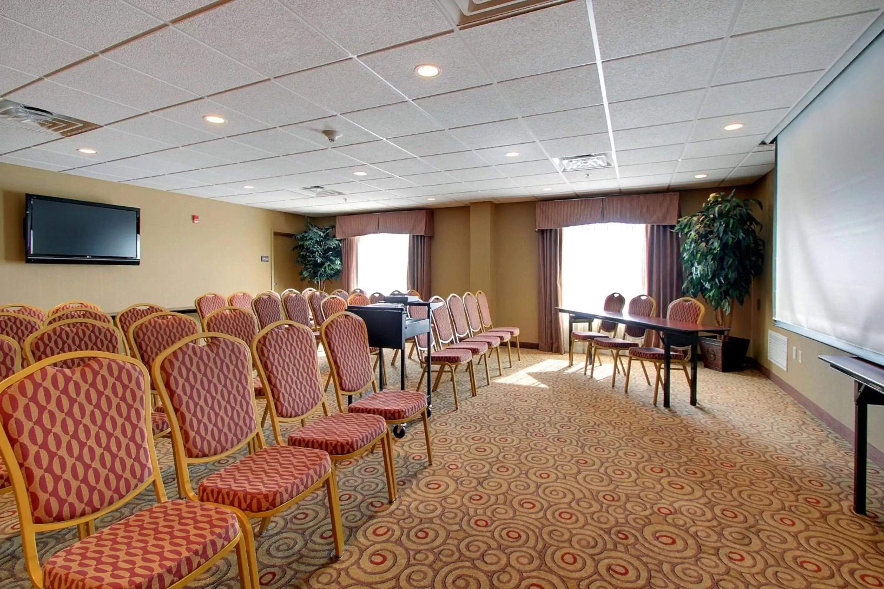 Meeting/conference room in Hampton Inn & Suites West Bend