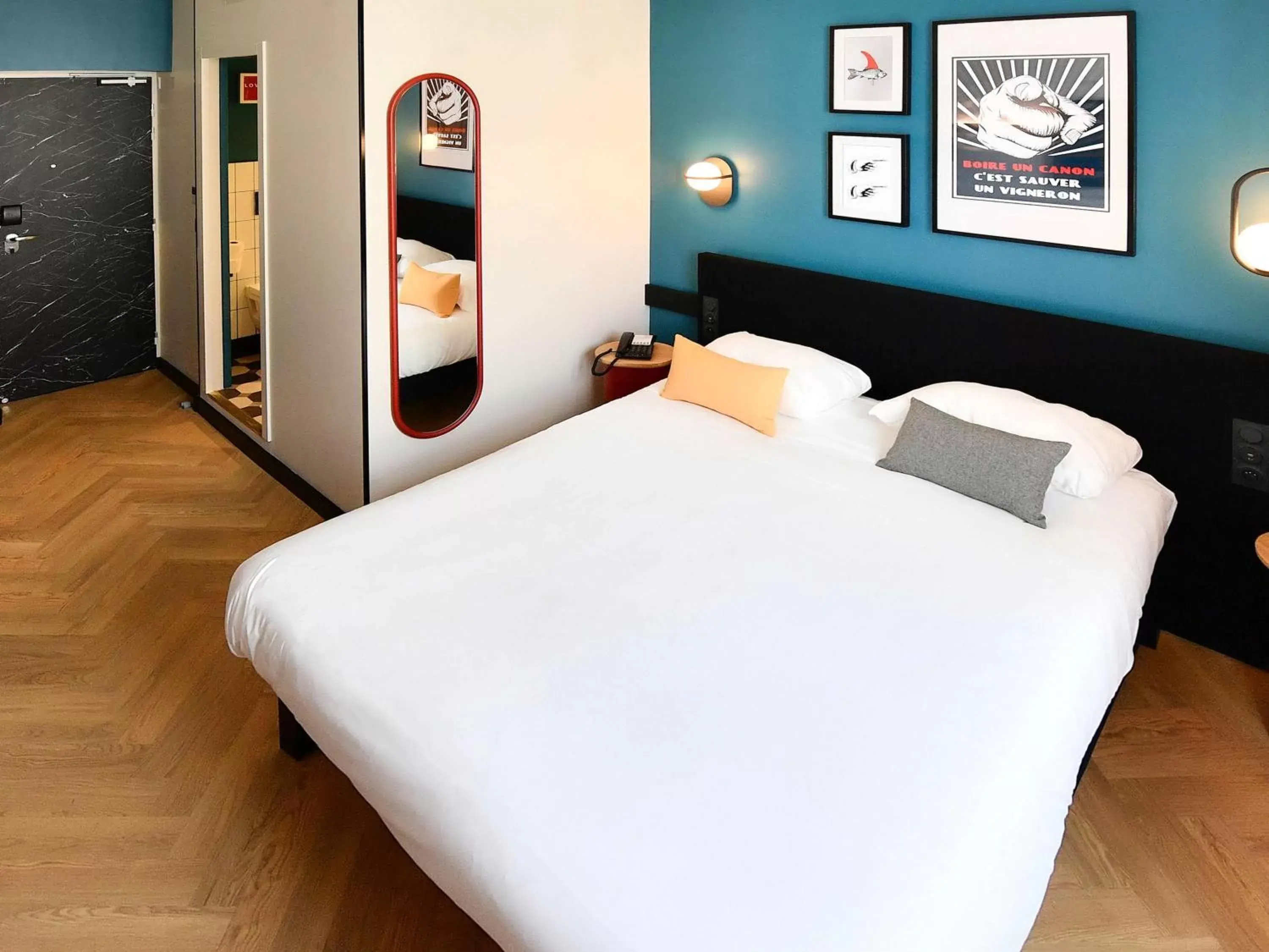 Bedroom, Bed in ibis Styles Dijon Central