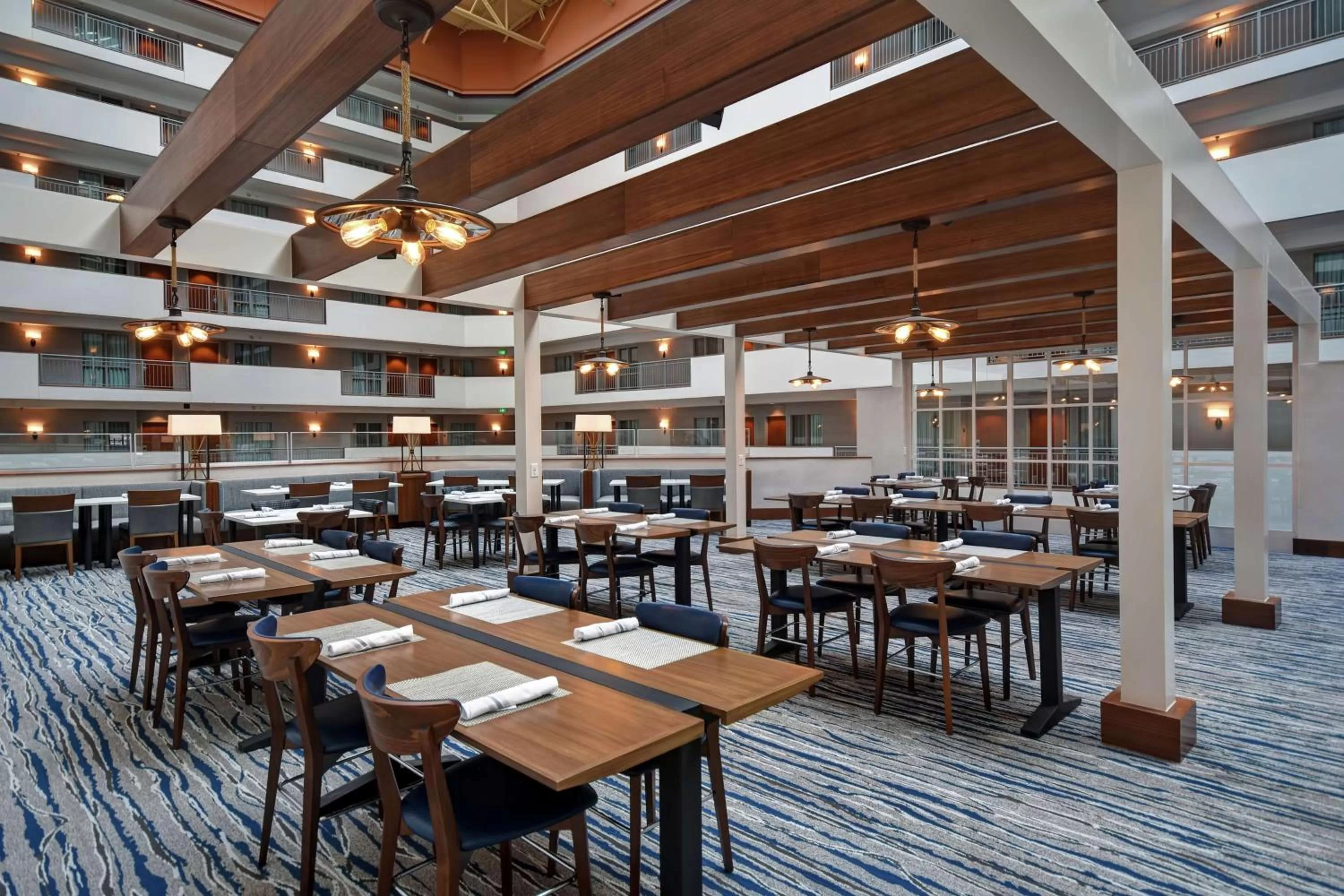 Restaurant/places to eat in Embassy Suites by Hilton Omaha Downtown Old Market
