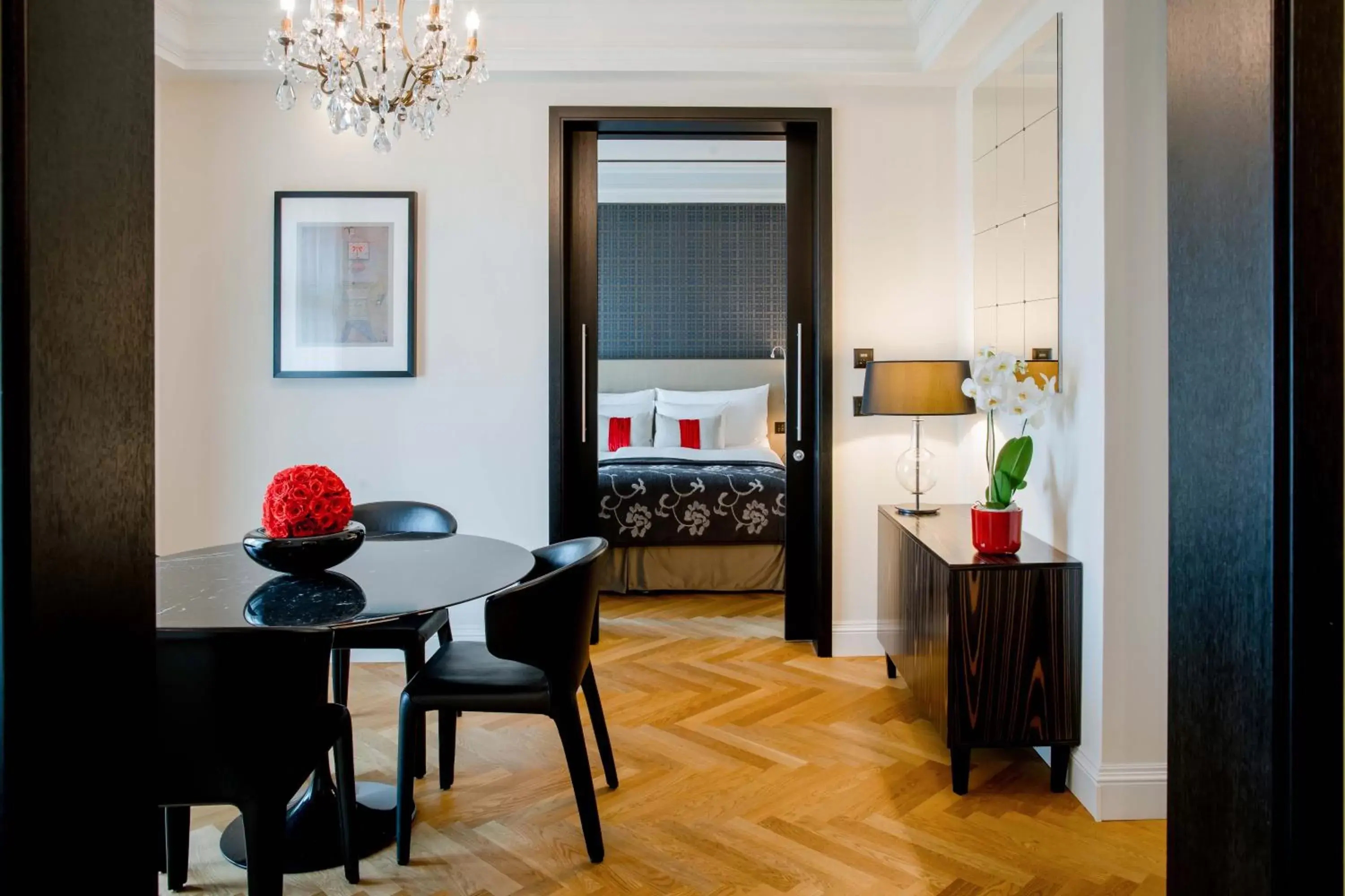 Boutique One Bedroom Suite with Kitchenette in Hotel Schweizerhof Bern & Spa Boutique One Bedroom Suite with Kitchenette in Hotel Schweizerhof Bern & Spa
