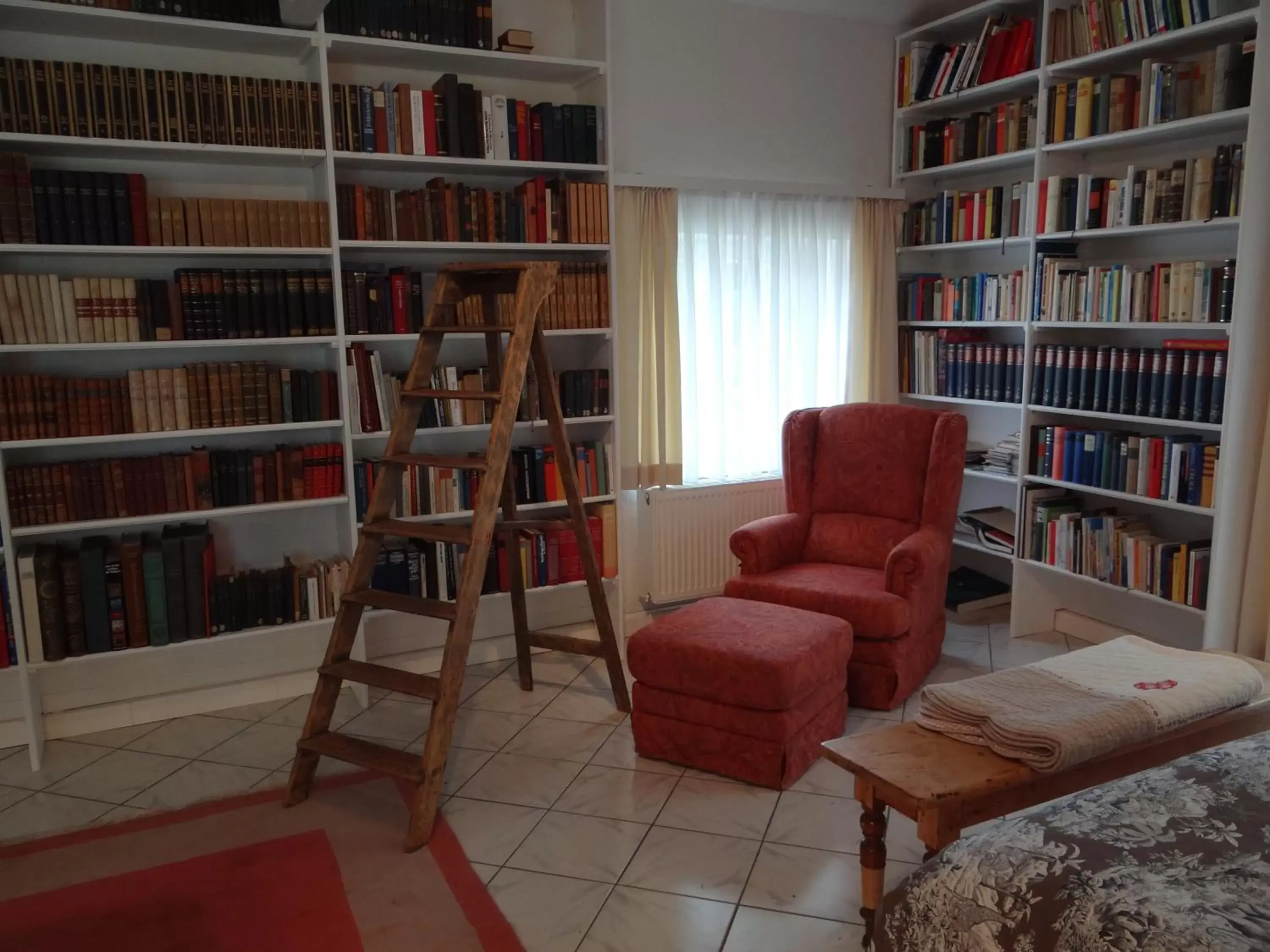 Library in Château Mesny