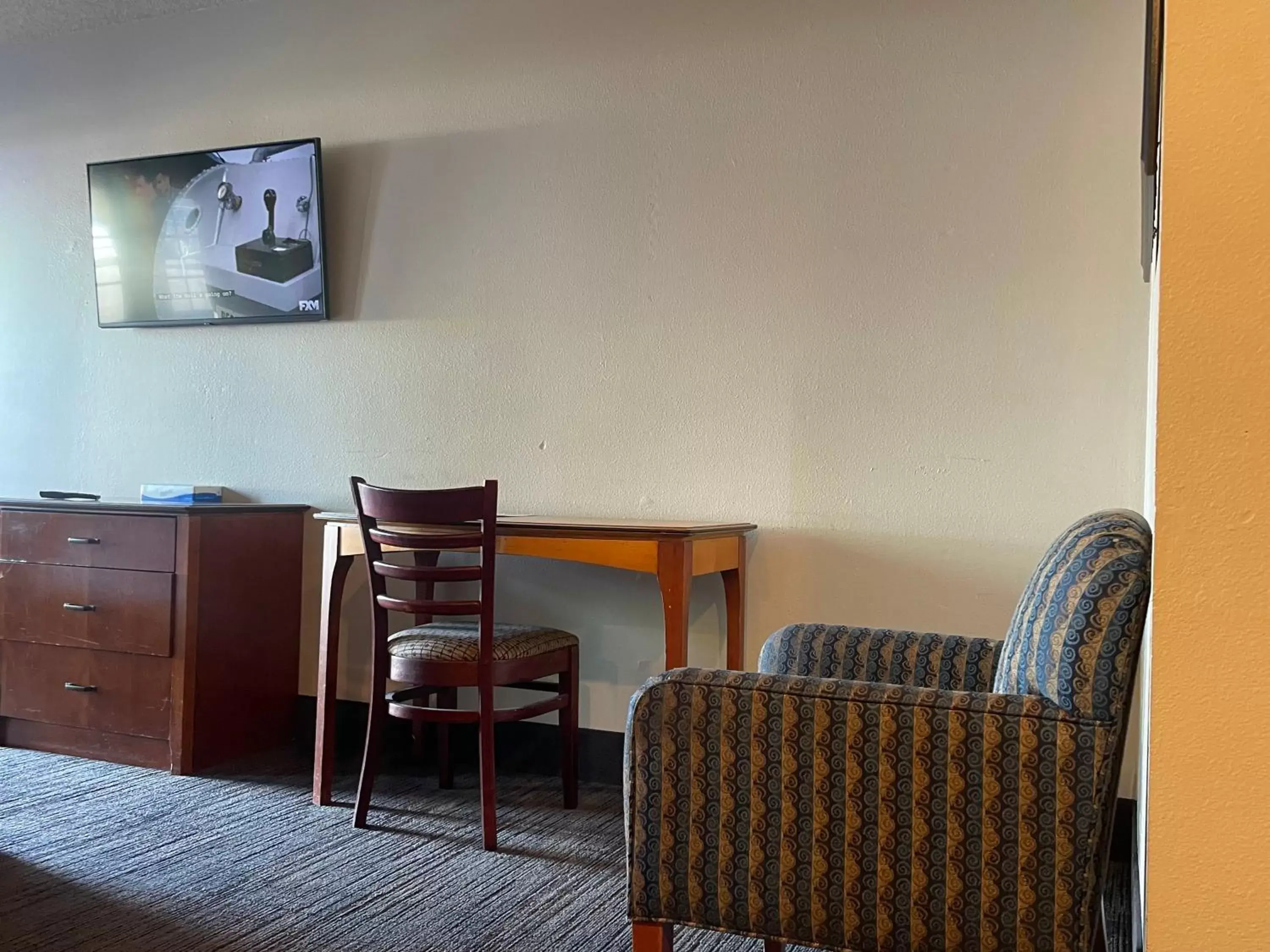 Seating Area in Skyway Inn - Seatac