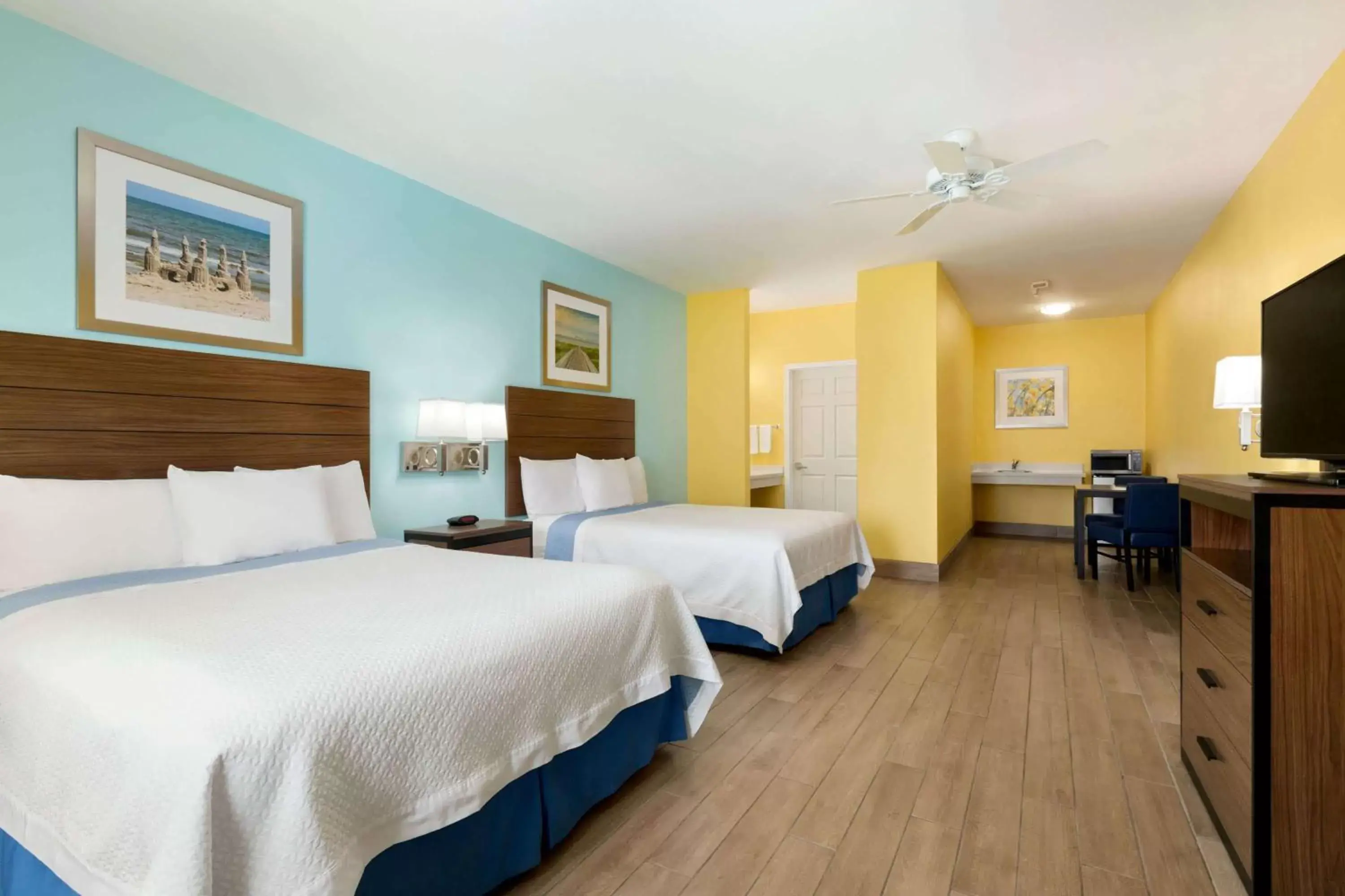 Photo of the whole room, Bed in Days Inn by Wyndham Port Aransas TX